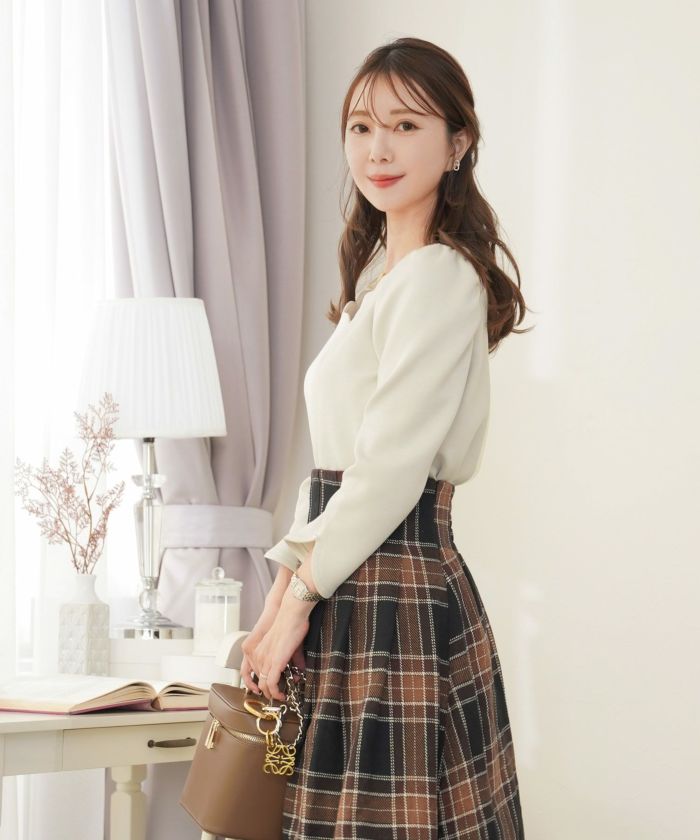 レディース/カットソー/トップス/Tシャツ/もっちり/8分袖/長袖/スカラップ/ギャザー/スリット/アイボリー/ブラック/ネイビー/カジュアル/エレガント/上品/オフィスカジュアル/オフィススタイル/新色/ピンク/くすみピンク/ピーチピンク/ピンクベージュ