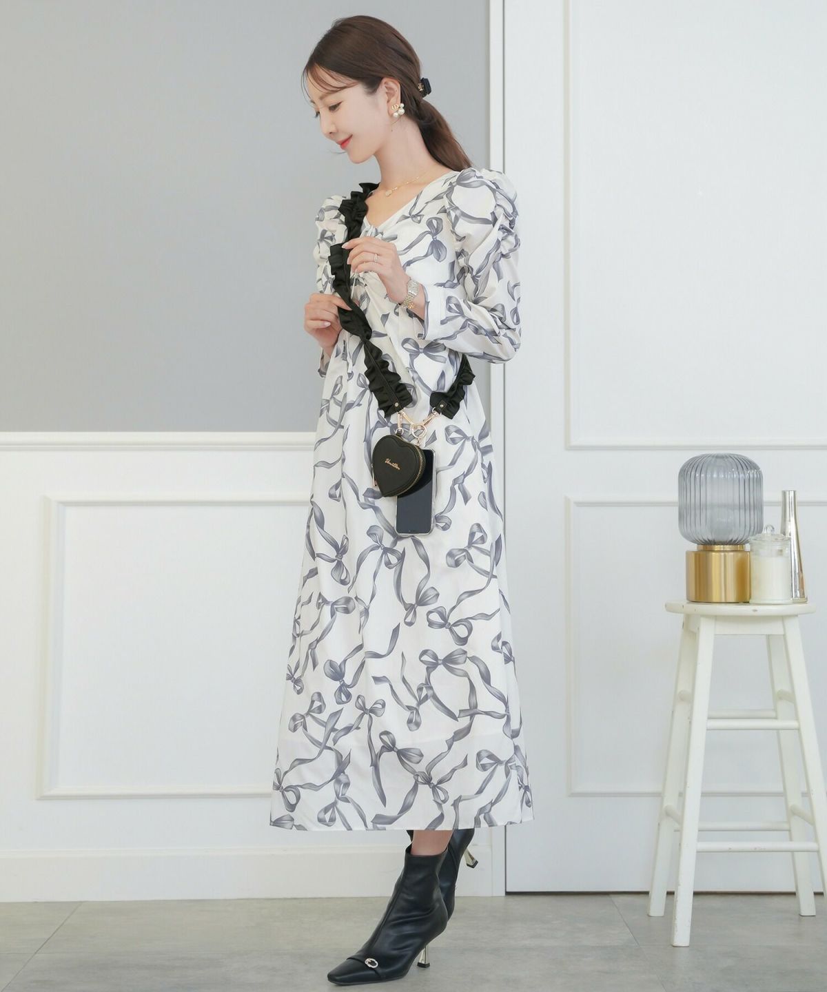 レディース/小物/グッズ/スマホストラップ/スマホショルダー/スマホ/オシャレ/フリル/ホルダー/可愛い/斜め掛け/レザー/グログラン/カラビナ/ピンクベージュ/ブラック/ゴールド/ハート/ポーチ/ファスナー/セット/可愛い/上品/フェミニン