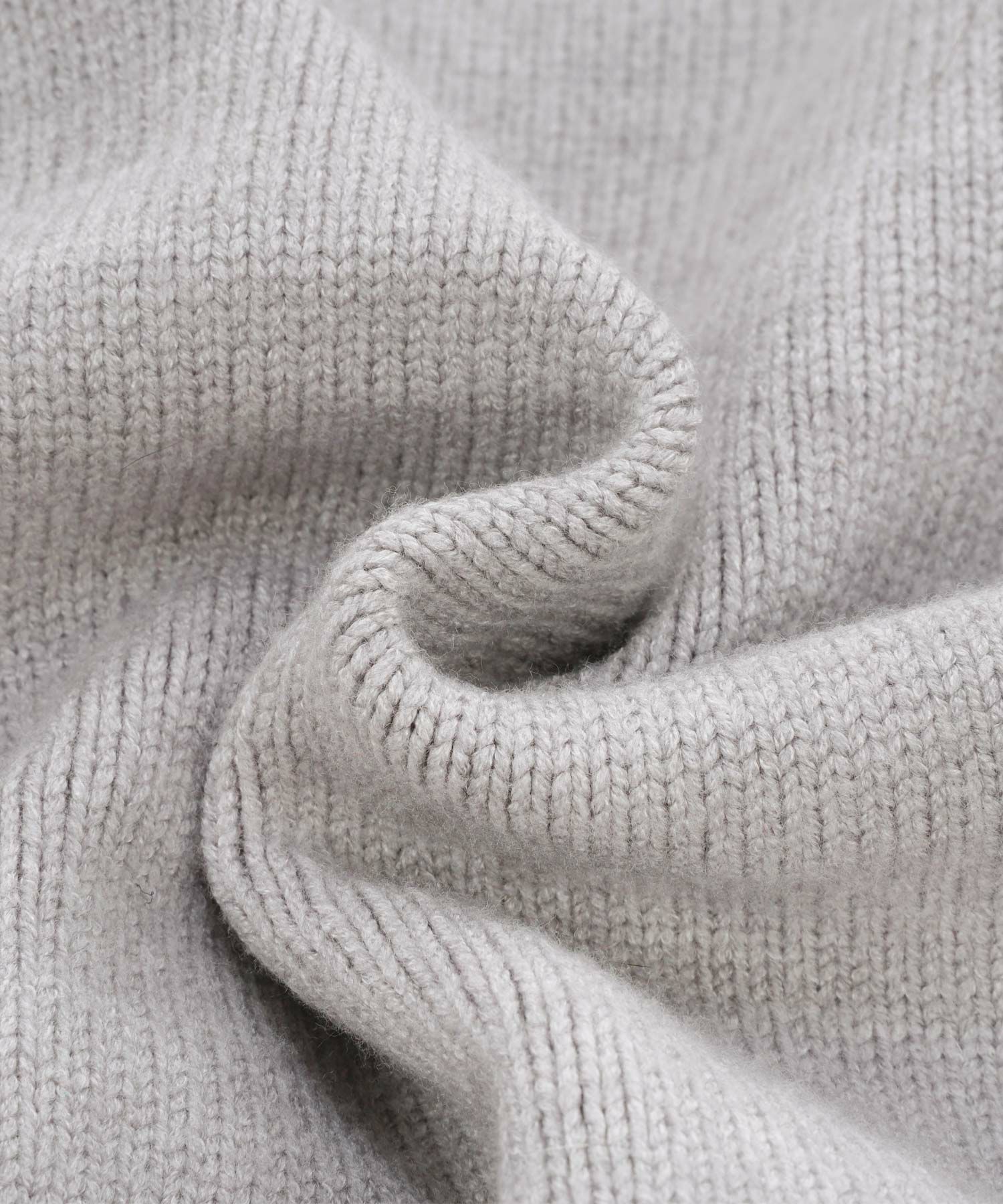 ポンポンカーディガン