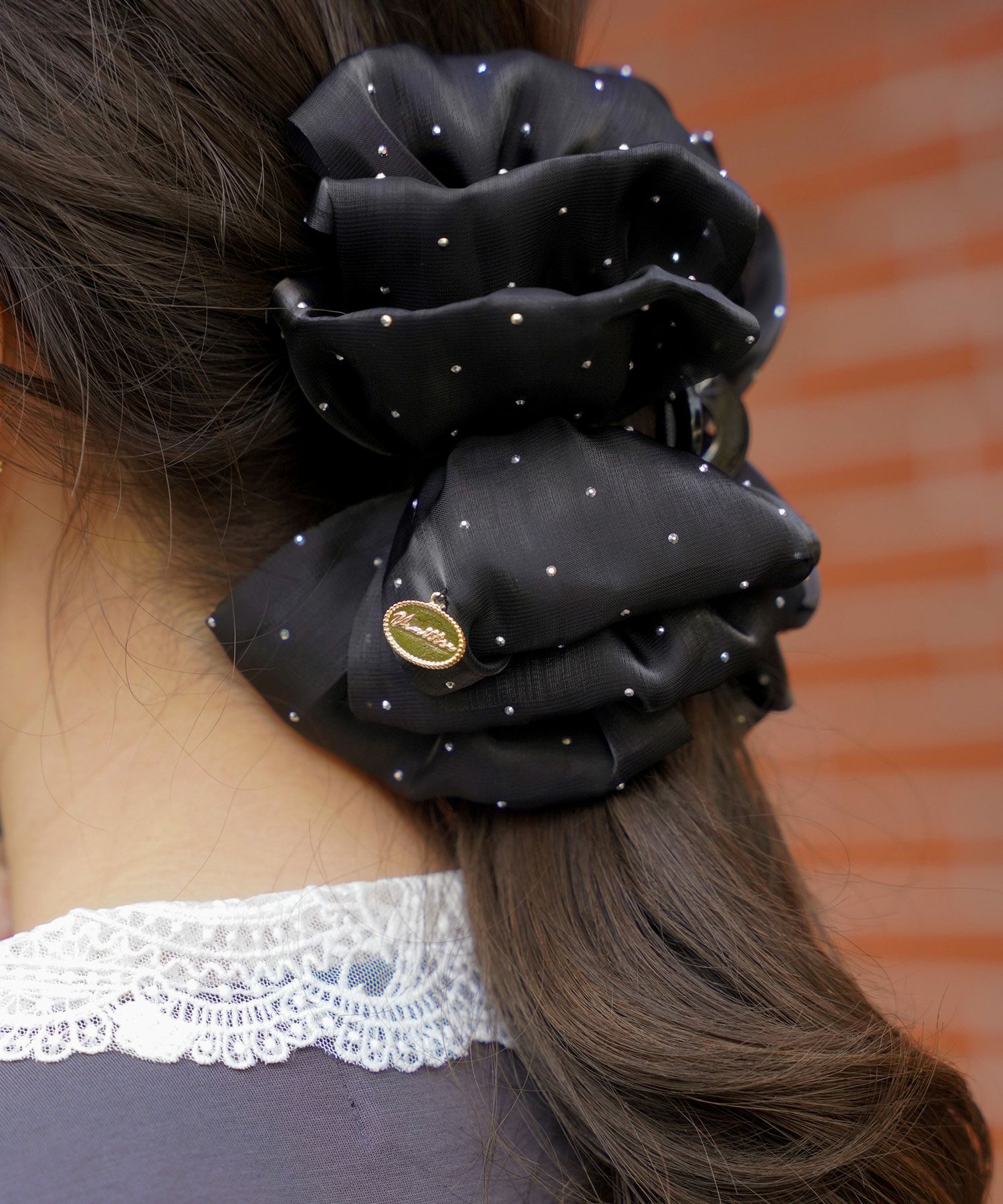 レディース/ヘアアクセサリー/クリップ/バンスクリップ/大きめ/シュシュ/フリル/ふわふわ/きらきら/光沢感/スタッズ/透け感/ヘアアレンジ/入卒園/結婚式/オケージョン/綺麗め/プレゼント/ホワイト/ブラック/可愛い/上品/エレガント/フェミニン/オールシーズン/髪留め