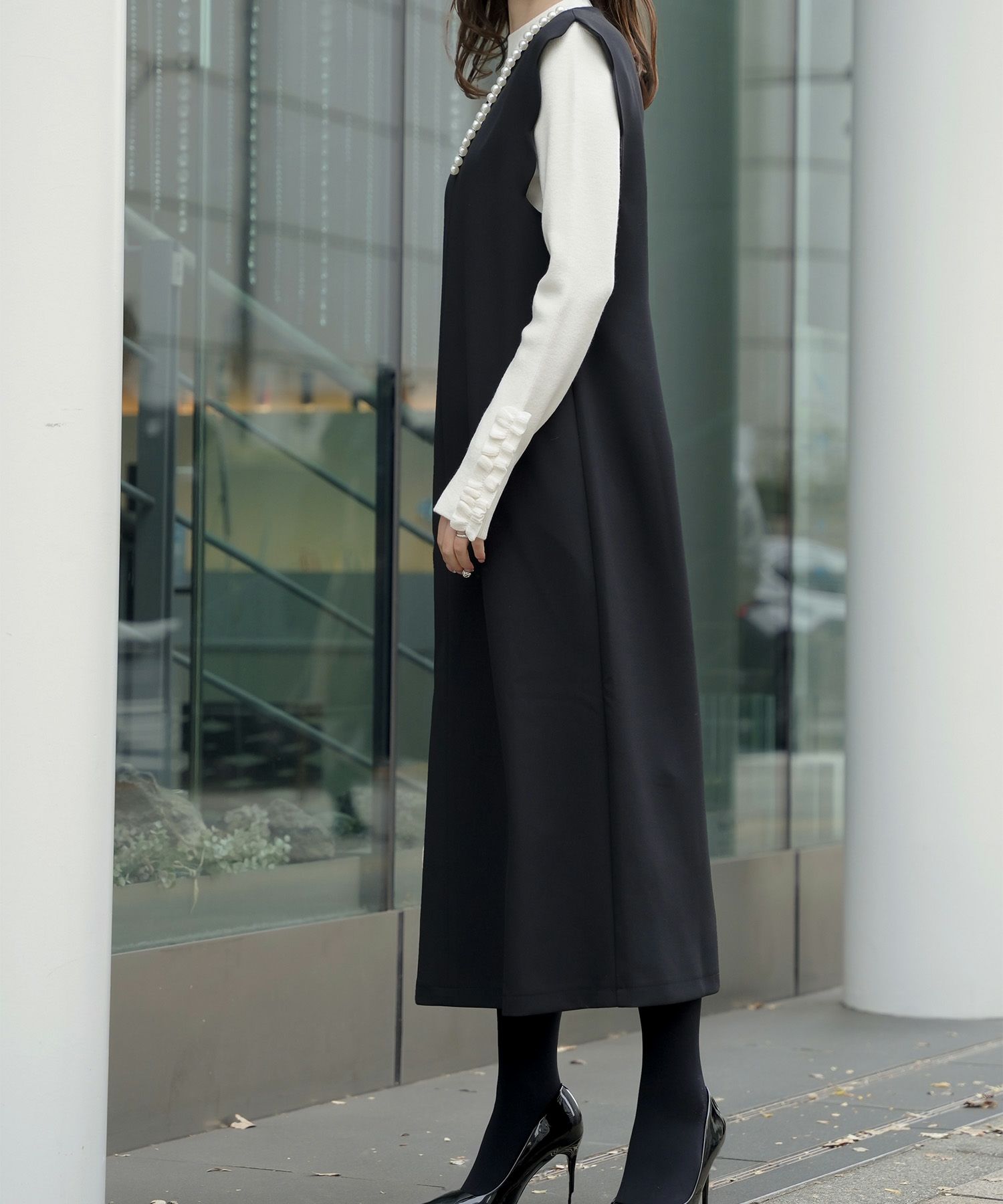 上品 アシンメトリー Vネック タイト オフィス オケージョン 着回し/ホワイト/ブラック/M