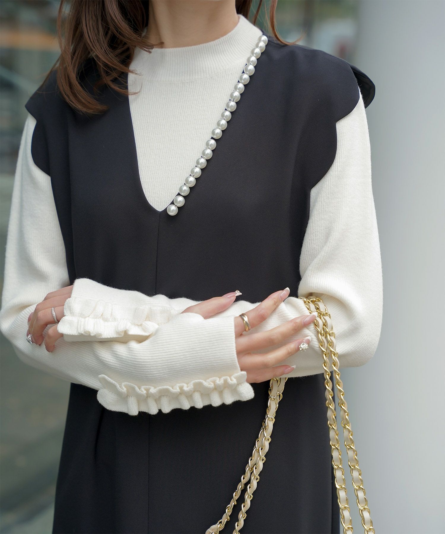 上品 アシンメトリー Vネック タイト オフィス オケージョン 着回し/ホワイト/ブラック/M