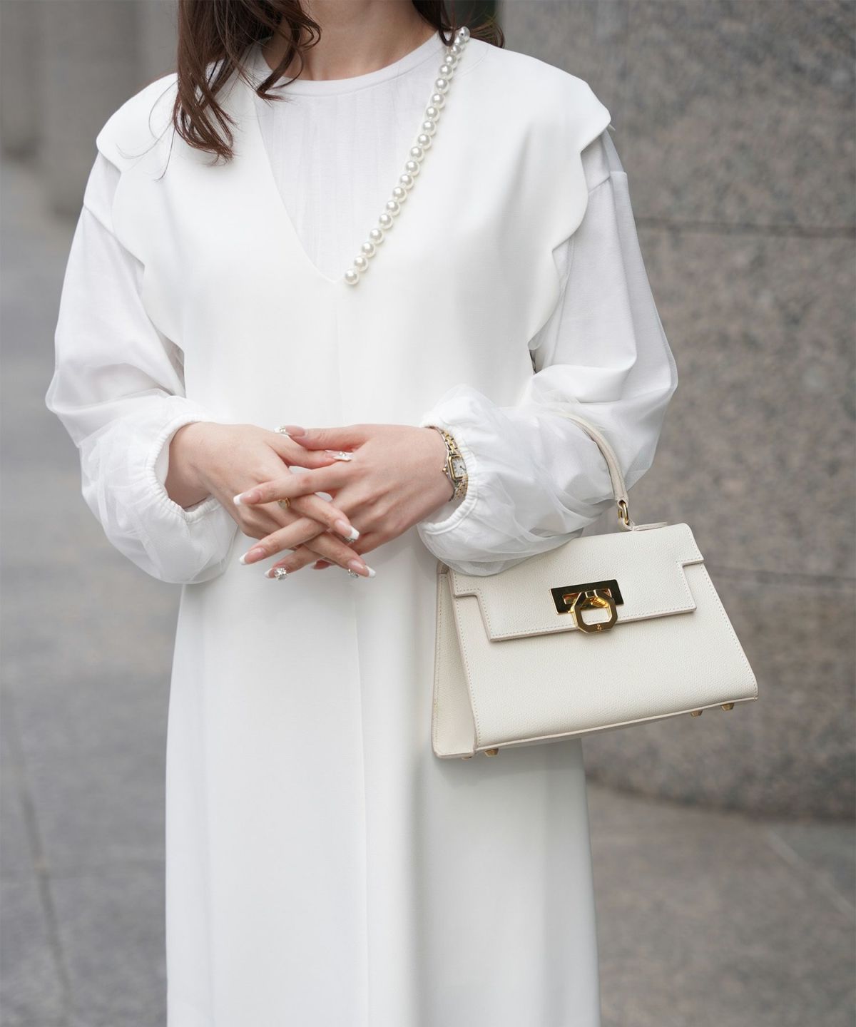 上品 アシンメトリー Vネック タイト オフィス オケージョン 着回し/ホワイト/ブラック/M