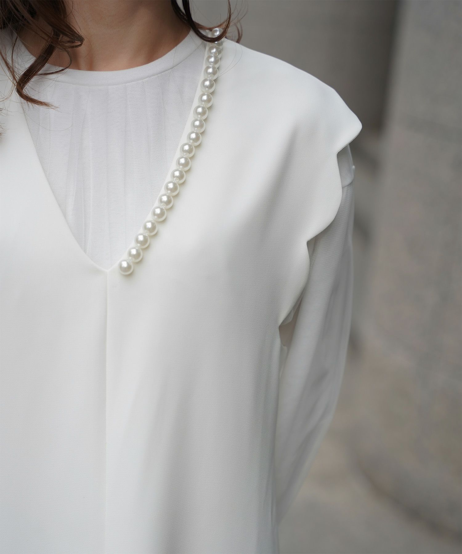 上品 アシンメトリー Vネック タイト オフィス オケージョン 着回し/ホワイト/ブラック/M