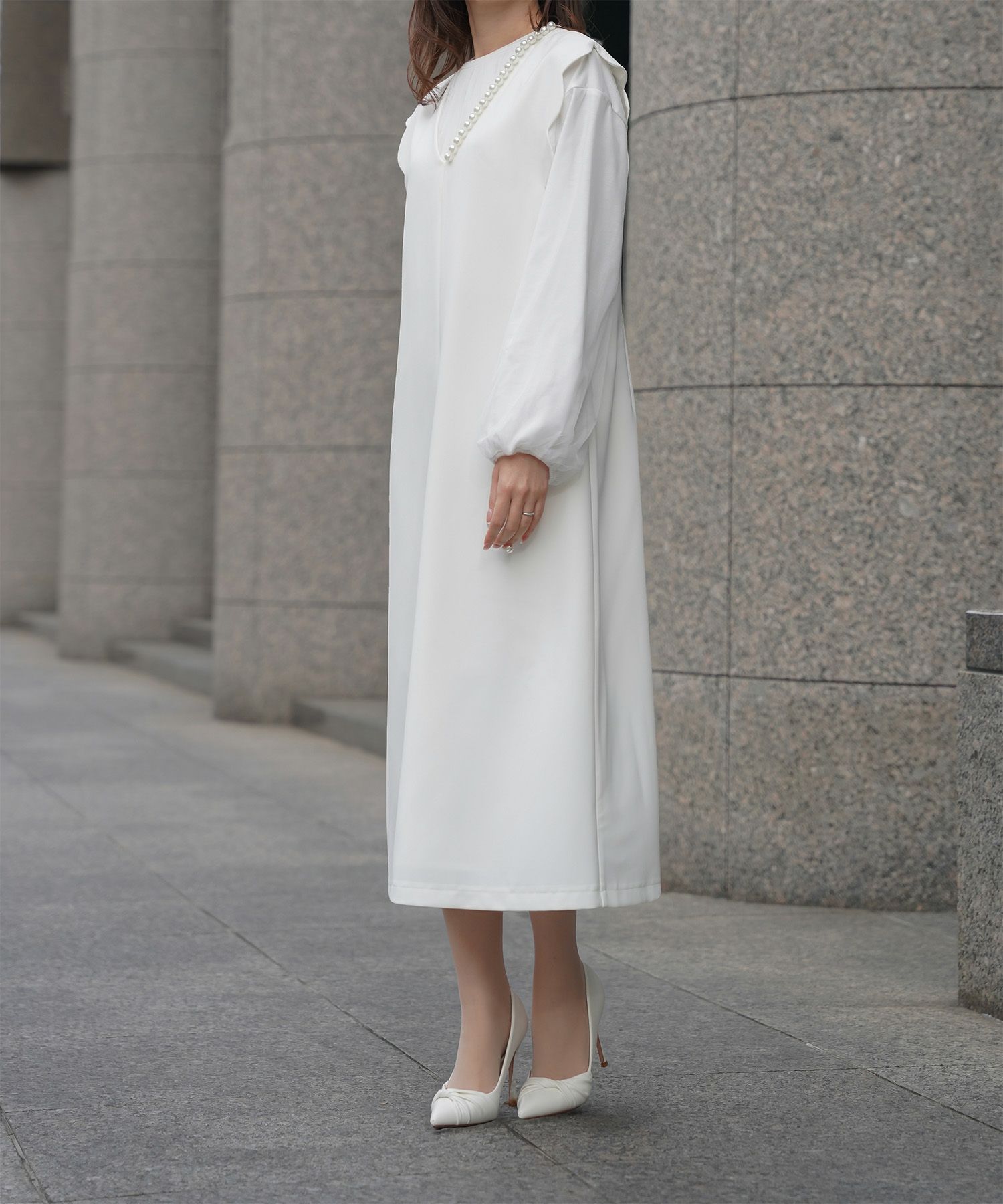 上品 アシンメトリー Vネック タイト オフィス オケージョン 着回し/ホワイト/ブラック/M