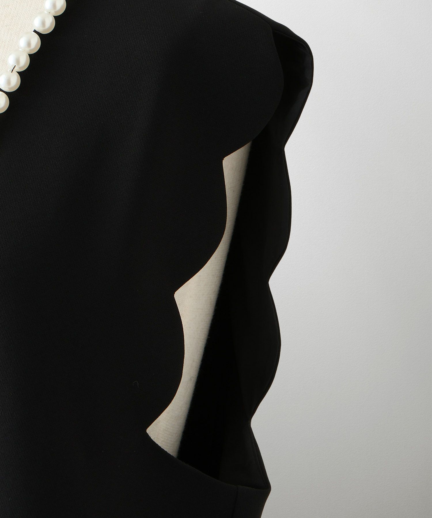 上品 アシンメトリー Vネック タイト オフィス オケージョン 着回し/ホワイト/ブラック/M