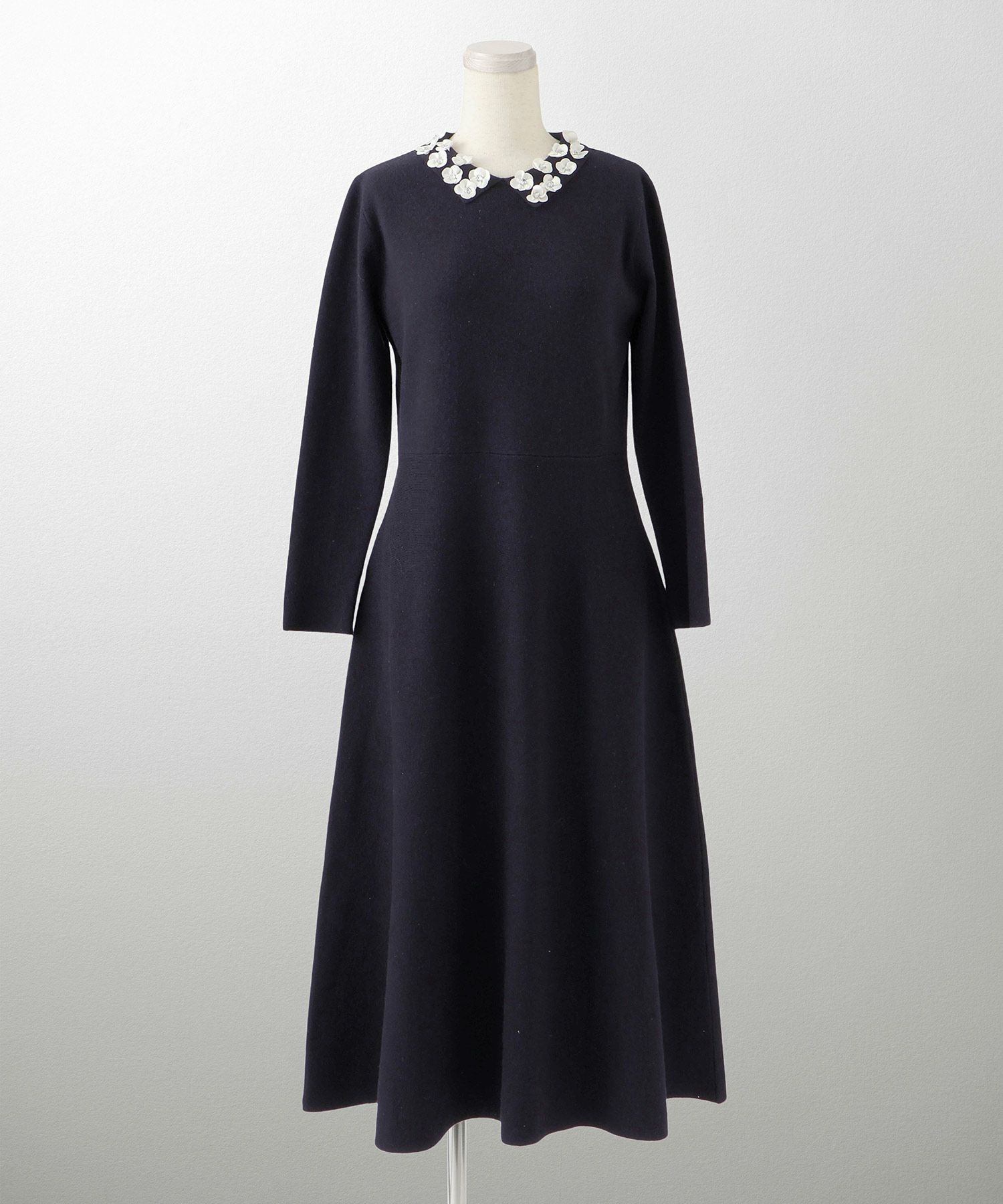 フラワーモチーフ 襟付き ニット ワンピース HUIT ネイビーミックス/アイボリー/ネイビー/ブラック/ミックス