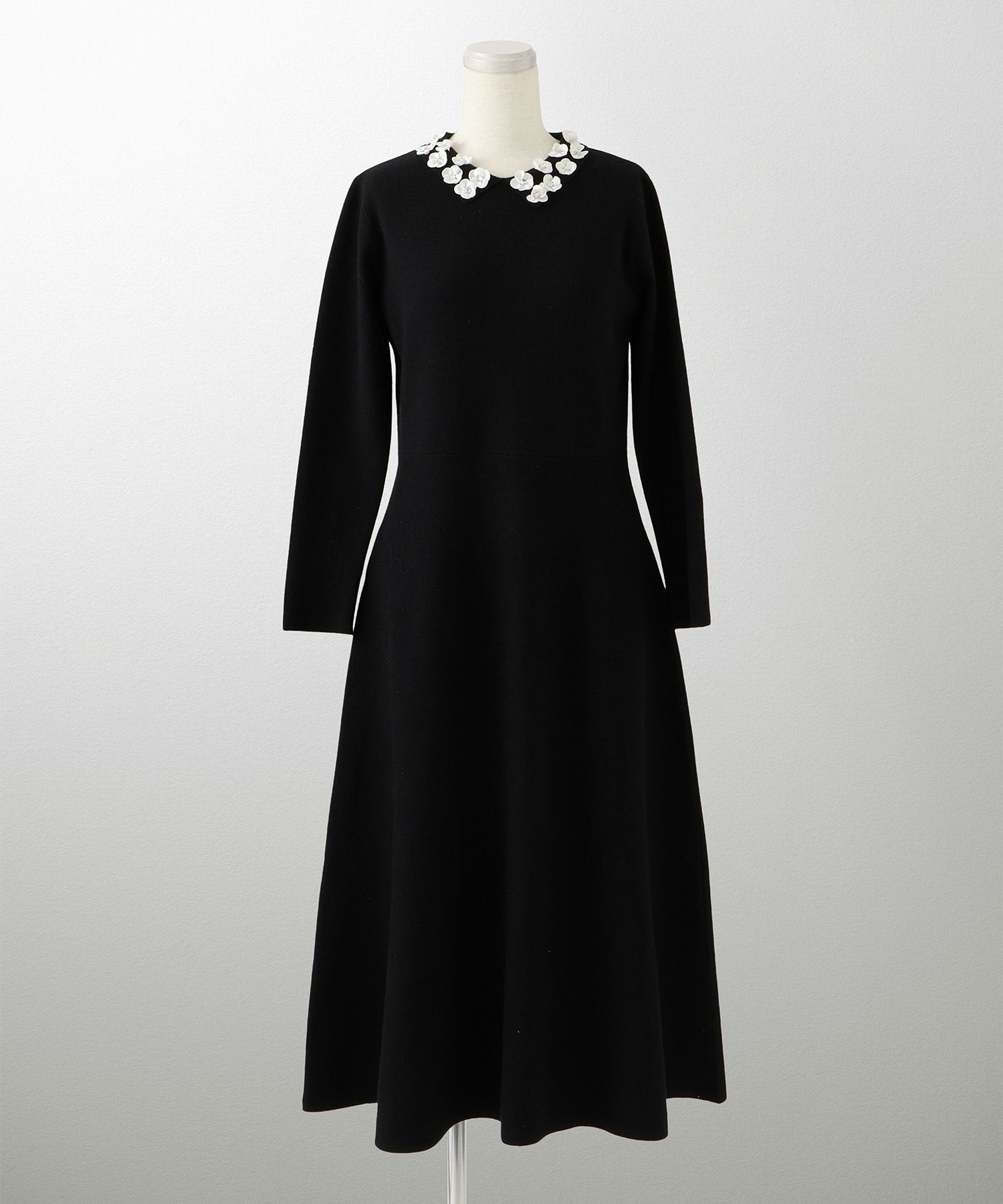 フラワーモチーフ 襟付き ニット ワンピース HUIT ネイビーミックス/アイボリー/ネイビー/ブラック/ミックス