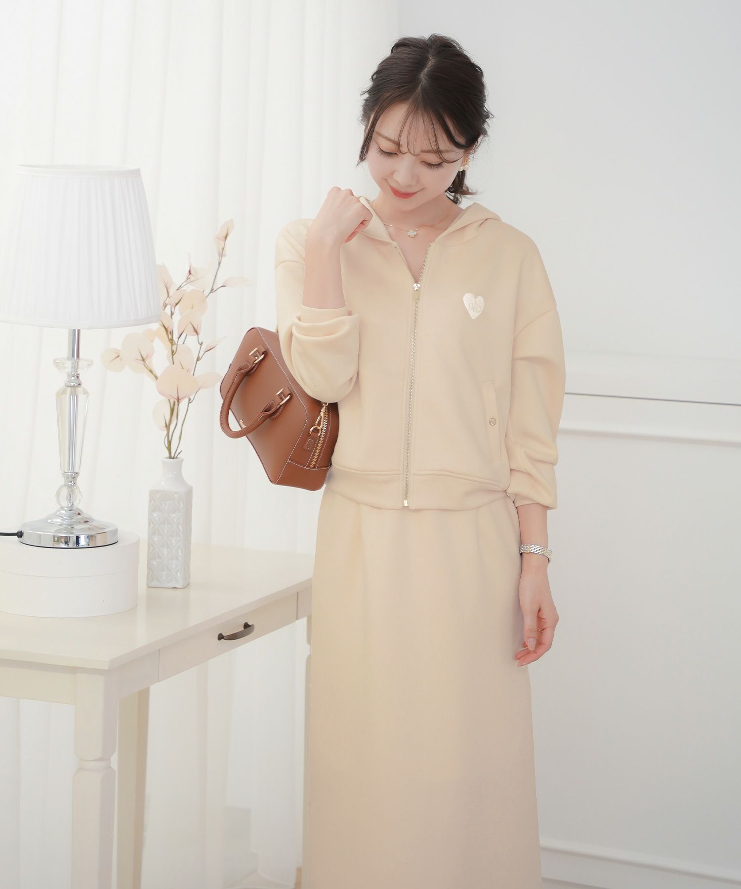 レディース/トップス/パーカー/カットソー/ダンボールニット/伸縮性/長袖/春/秋/冬/ワンマイル/旅行/運動会/お出かけ/オフィスカジュアル/エレガント/カジュアル/フェミニン/刺繍/ハート/ロゴ/アイボリー/ピンク/ネイビー/新色/ブラ