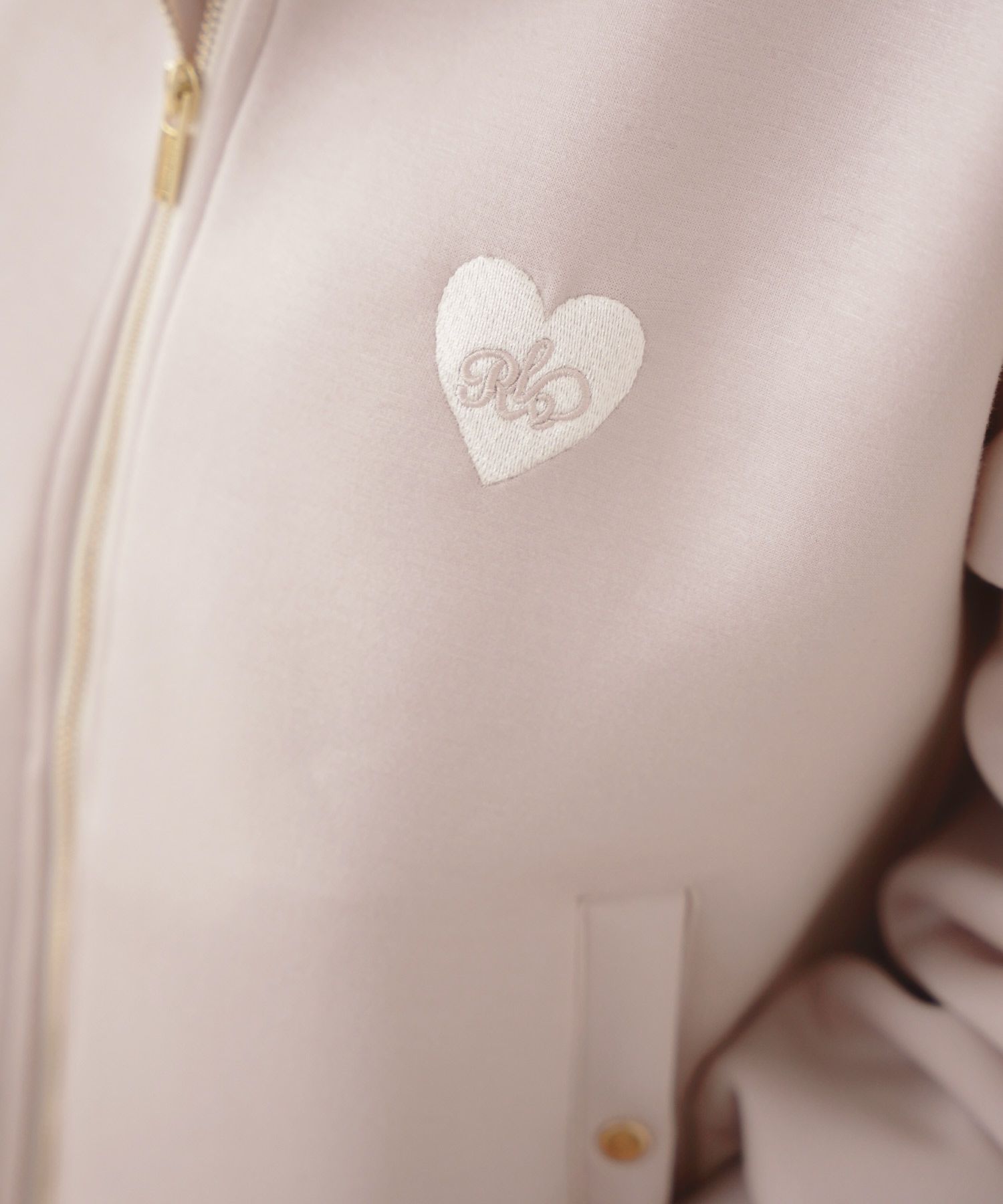 レディース/トップス/パーカー/カットソー/ダンボールニット/伸縮性/長袖/春/秋/冬/ワンマイル/旅行/運動会/お出かけ/オフィスカジュアル/きれいめ/動きやすい/エレガント/カジュアル/フェミニン/刺繍/ハート/ロゴ/アイボリー/ピンク/ネイビー