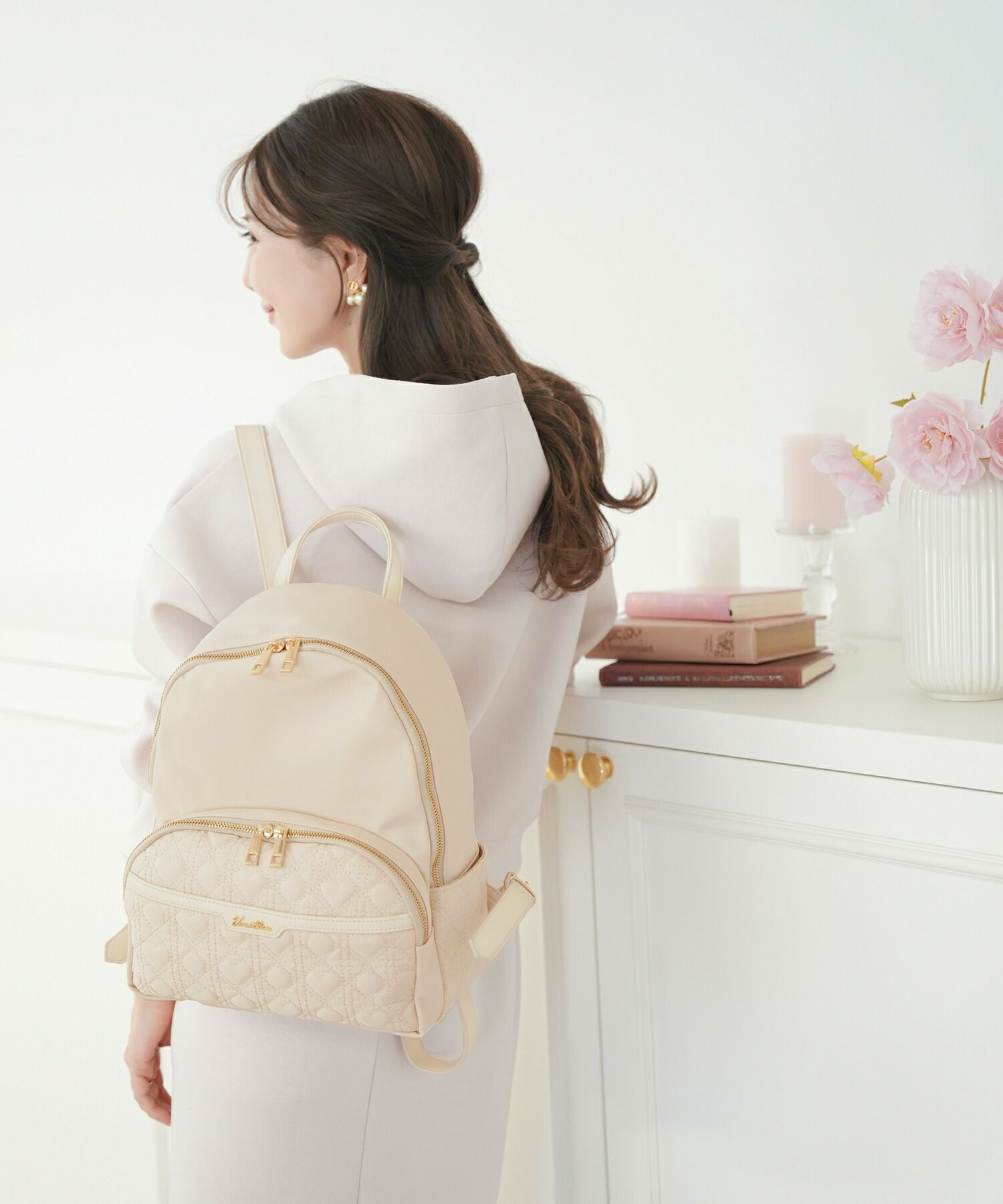 レディース/バッグ/リュック/リュックサック/マザーズ/防災/通勤/おでかけ/ママ/子連れ/おしゃれ/ハート/キルティング/かわいい/デザイン/仕事/大容量/旅行/多機能/ピンクベージュ/ブラック/汚れにくい/撥水/ナイロン/上品/フェミニン/大人