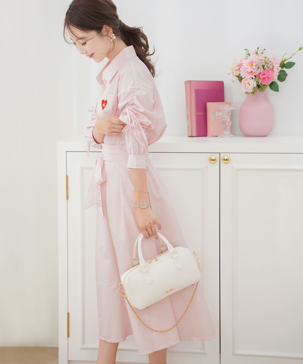 レディース/ボトムス/スカート/フレアスカート/ストライプ柄/刺繍/ロゴ/タック/ポケット/清涼感/春/夏/リボン/ピンク/サックス