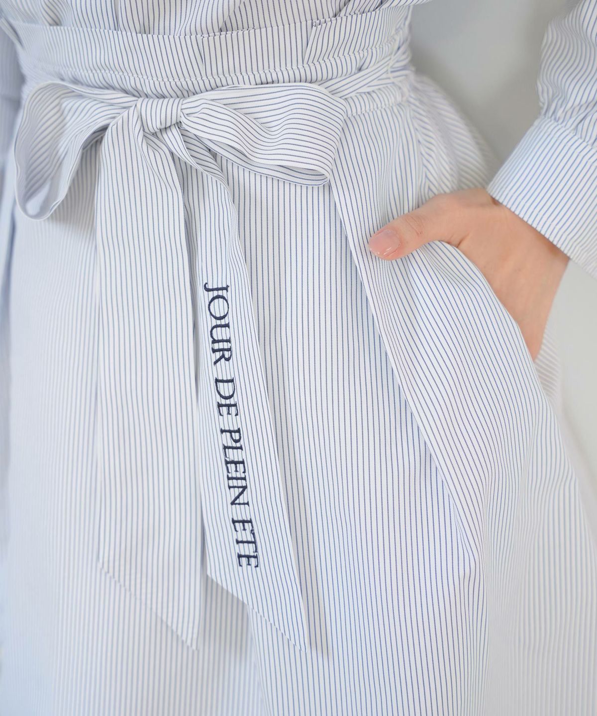 レディース/ボトムス/スカート/フレアスカート/ストライプ柄/刺繍/ロゴ/タック/ポケット/清涼感/春/夏/リボン/ピンク/サックス