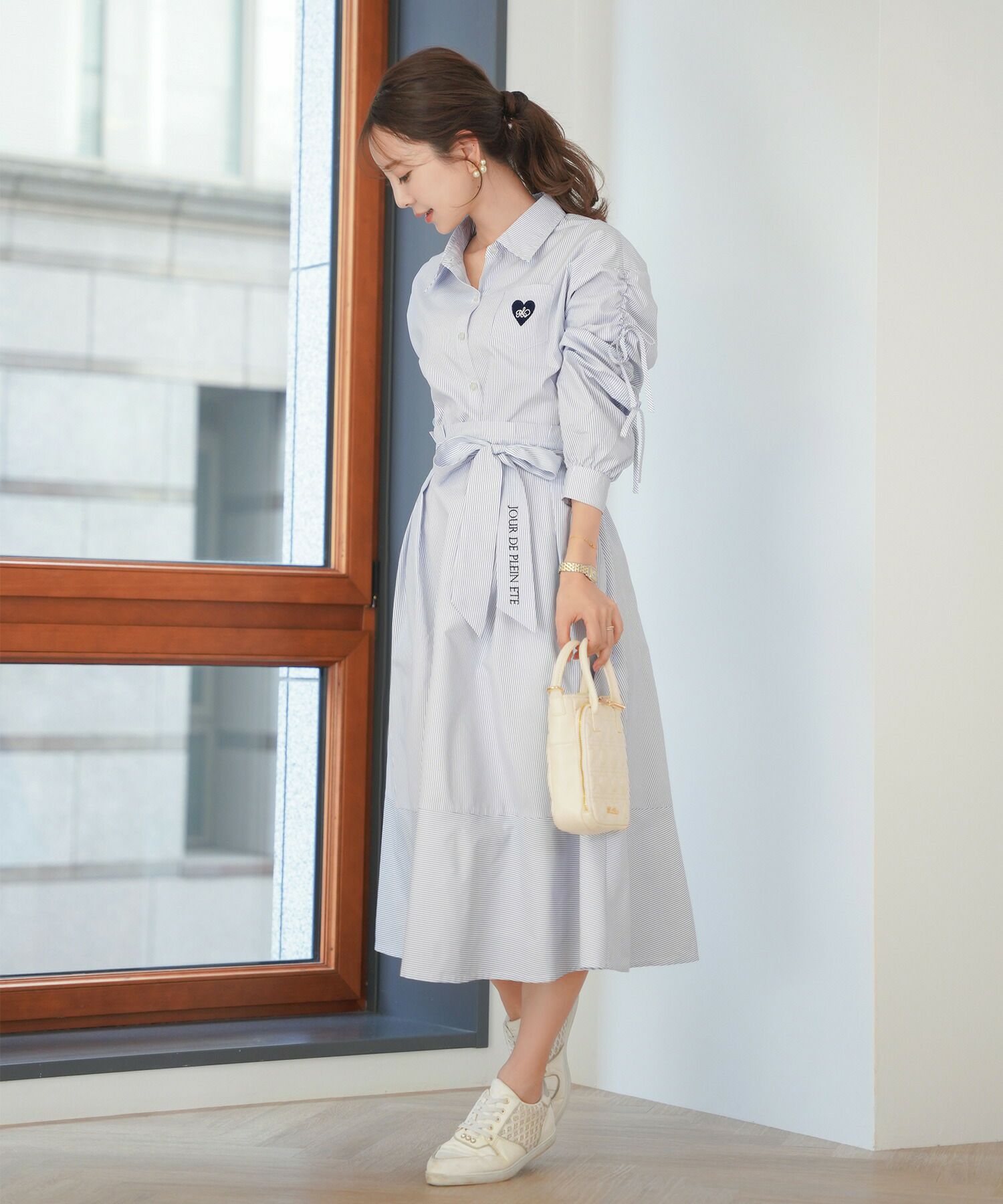 レディース/ボトムス/スカート/フレアスカート/ストライプ柄/刺繍/ロゴ/タック/ポケット/清涼感/春/夏/リボン/ピンク/サックス