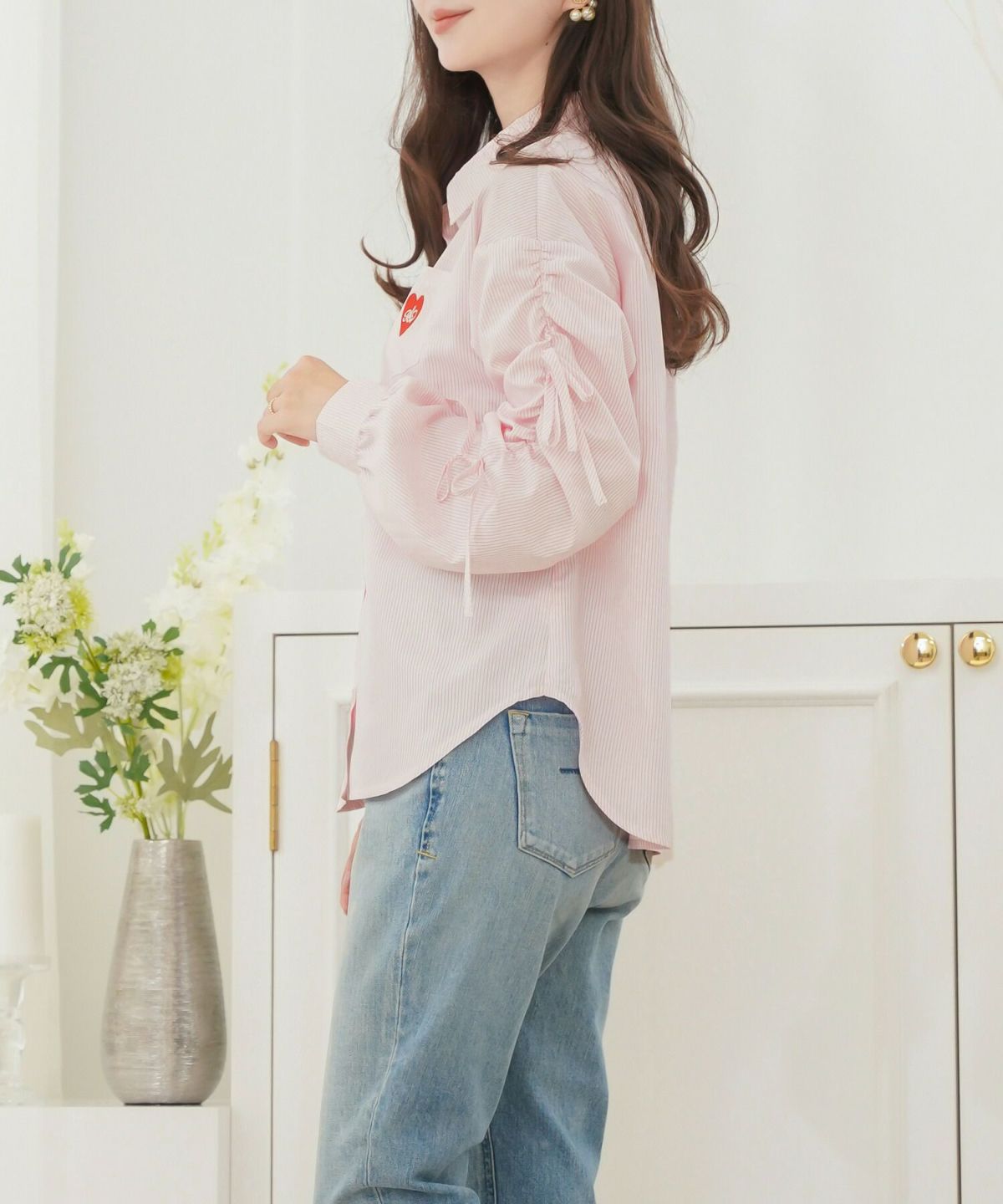 レディース/シャツ/ブラウス/襟/刺繍/リボン/春/夏/パワショル/ハート/ストライプ/カジュアル/ギャザー/ポケット/涼し気/サックス/ピンク/可愛い/フェミニン