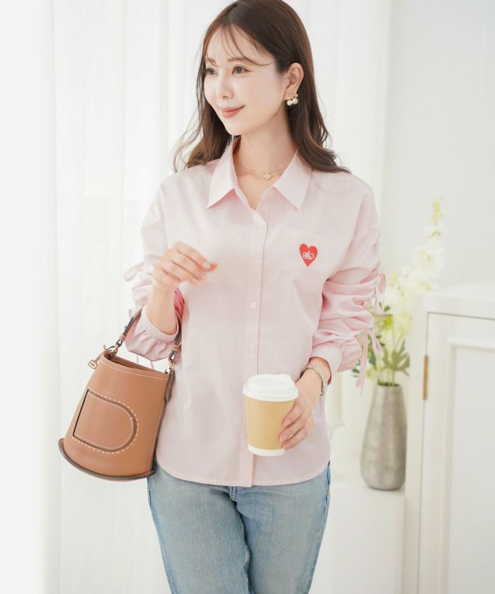 レディース/シャツ/ブラウス/襟/刺繍/リボン/春/夏/パワショル/ハート/ストライプ/カジュアル/ギャザー/ポケット/涼し気/サックス/ピンク/可愛い/フェミニン
