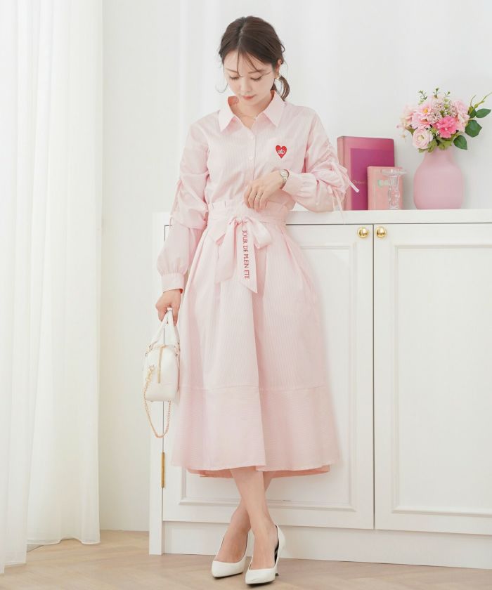 レディース/シャツ/ブラウス/襟/刺繍/リボン/春/夏/パワショル/ハート/ストライプ/カジュアル/ギャザー/ポケット/涼し気/サックス/ピンク/可愛い/フェミニン