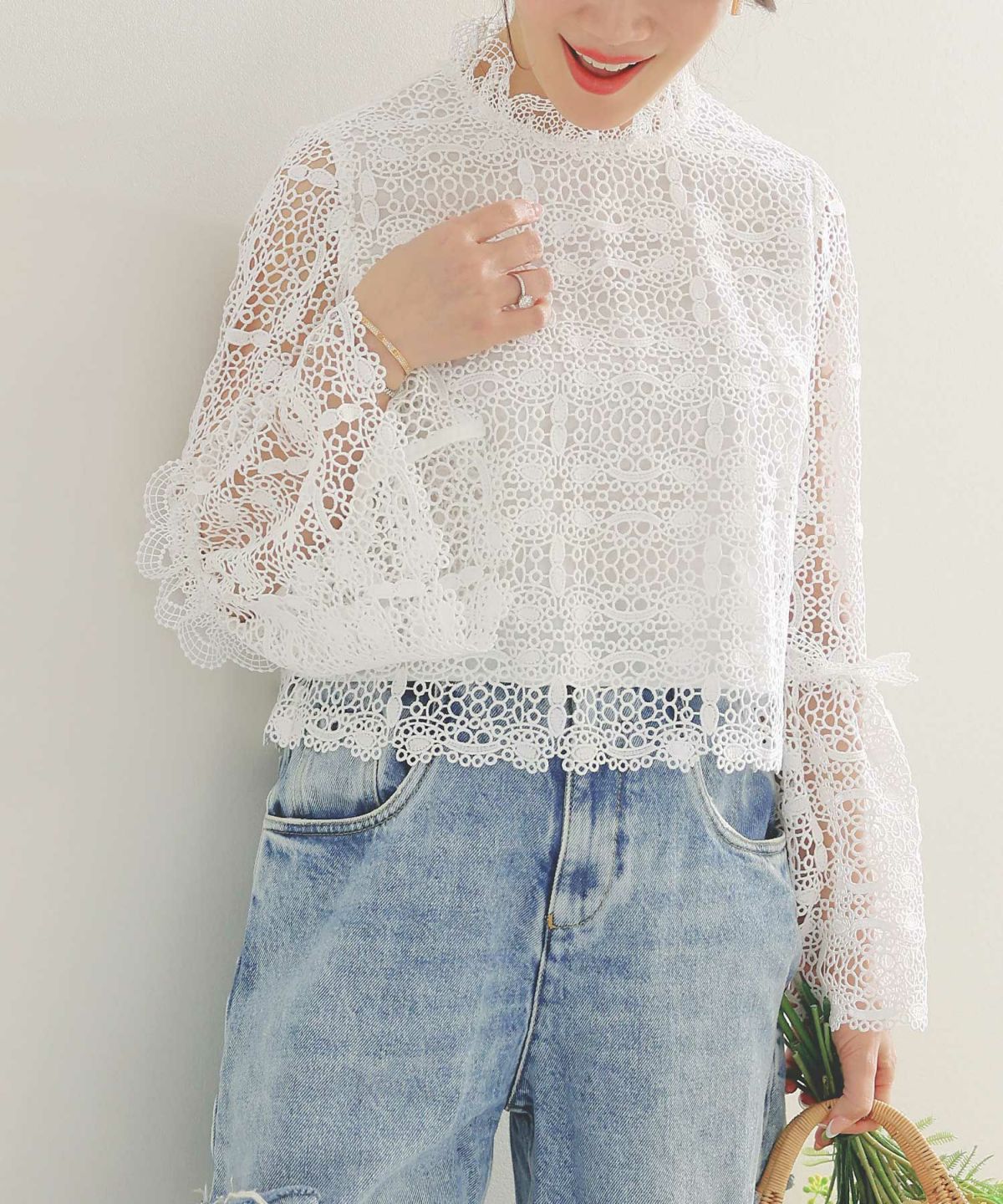 手洗い可レーススタンドカラーおしゃれフェミニン透け感上品きれいめオケージョン長袖白黒ジョイントスペース