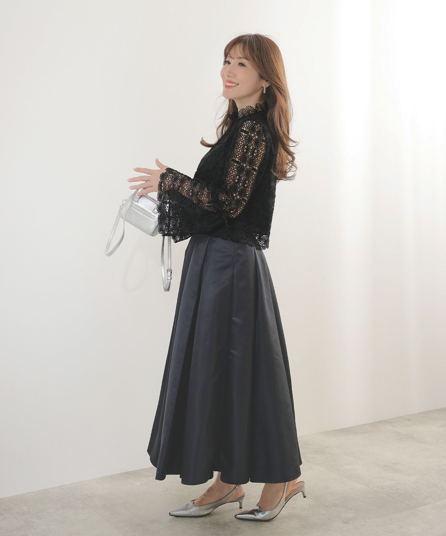 手洗い可レーススタンドカラーおしゃれフェミニン透け感上品きれいめオケージョン長袖白黒ジョイントスペース