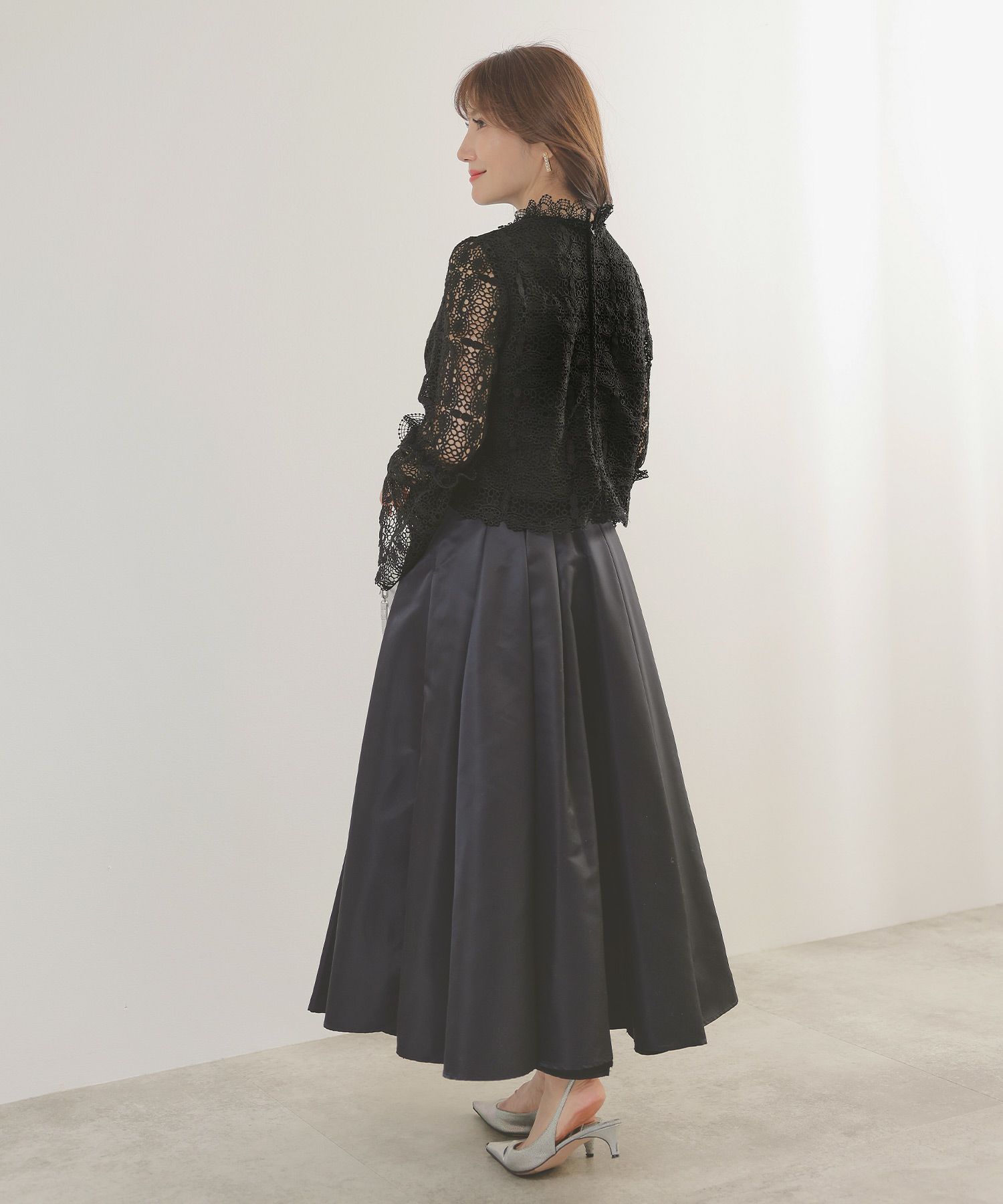 手洗い可レーススタンドカラーおしゃれフェミニン透け感上品きれいめオケージョン長袖白黒ジョイントスペース