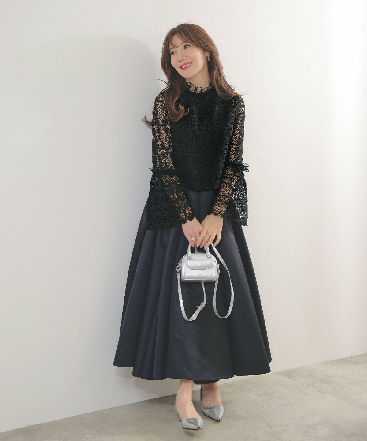 手洗い可レーススタンドカラーおしゃれフェミニン透け感上品きれいめオケージョン長袖白黒ジョイントスペース