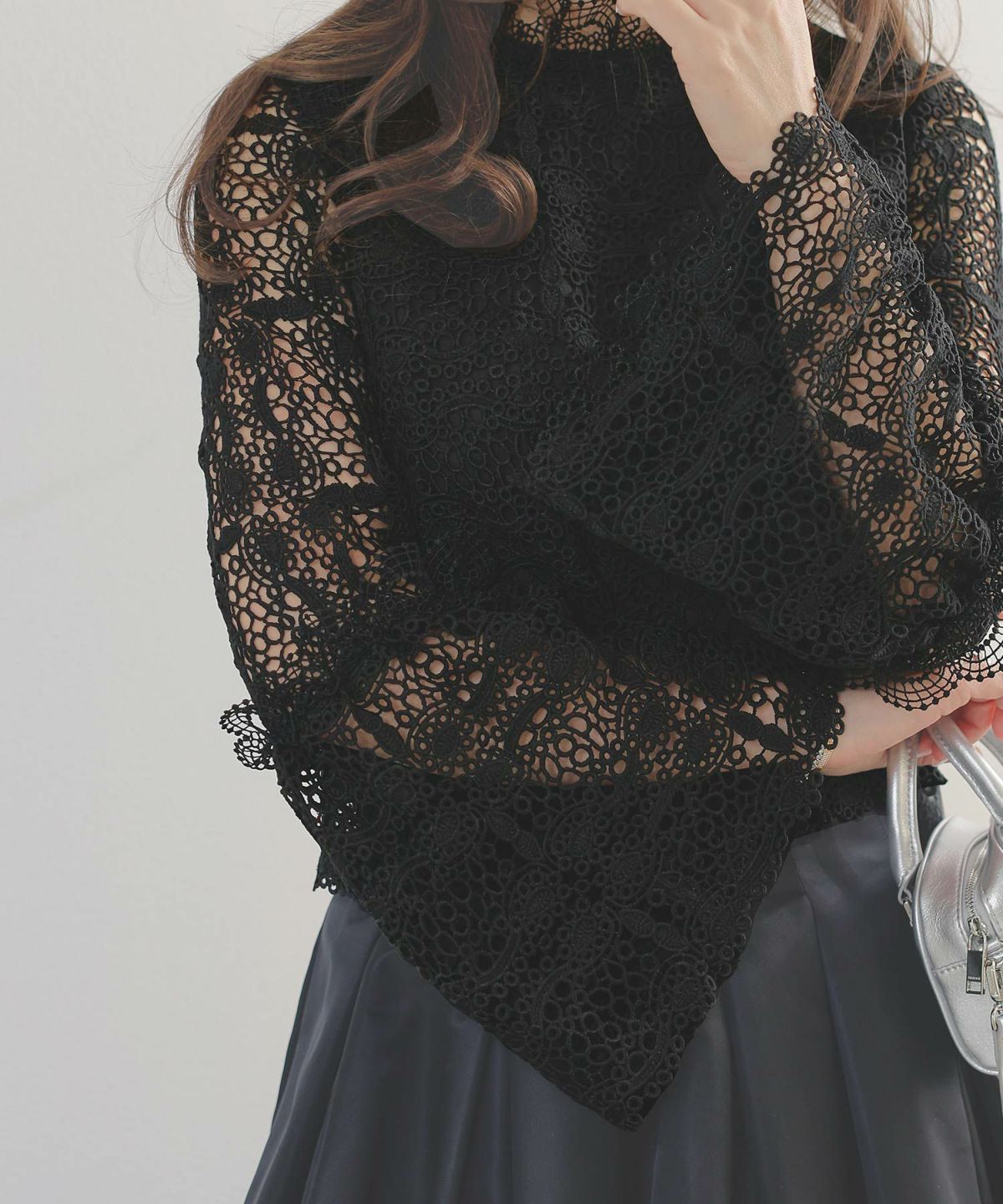 手洗い可レーススタンドカラーおしゃれフェミニン透け感上品きれいめオケージョン長袖白黒ジョイントスペース