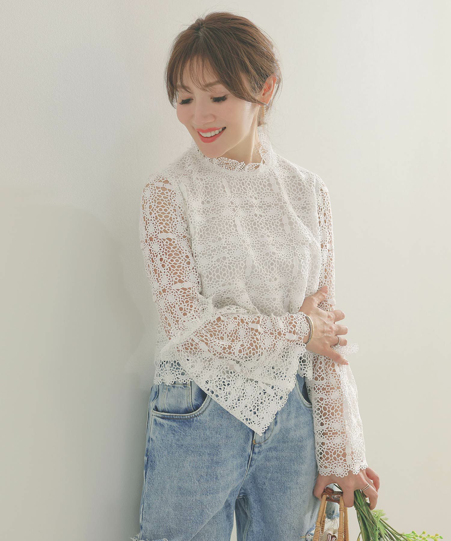 手洗い可レーススタンドカラーおしゃれフェミニン透け感上品きれいめオケージョン長袖白黒ジョイントスペース