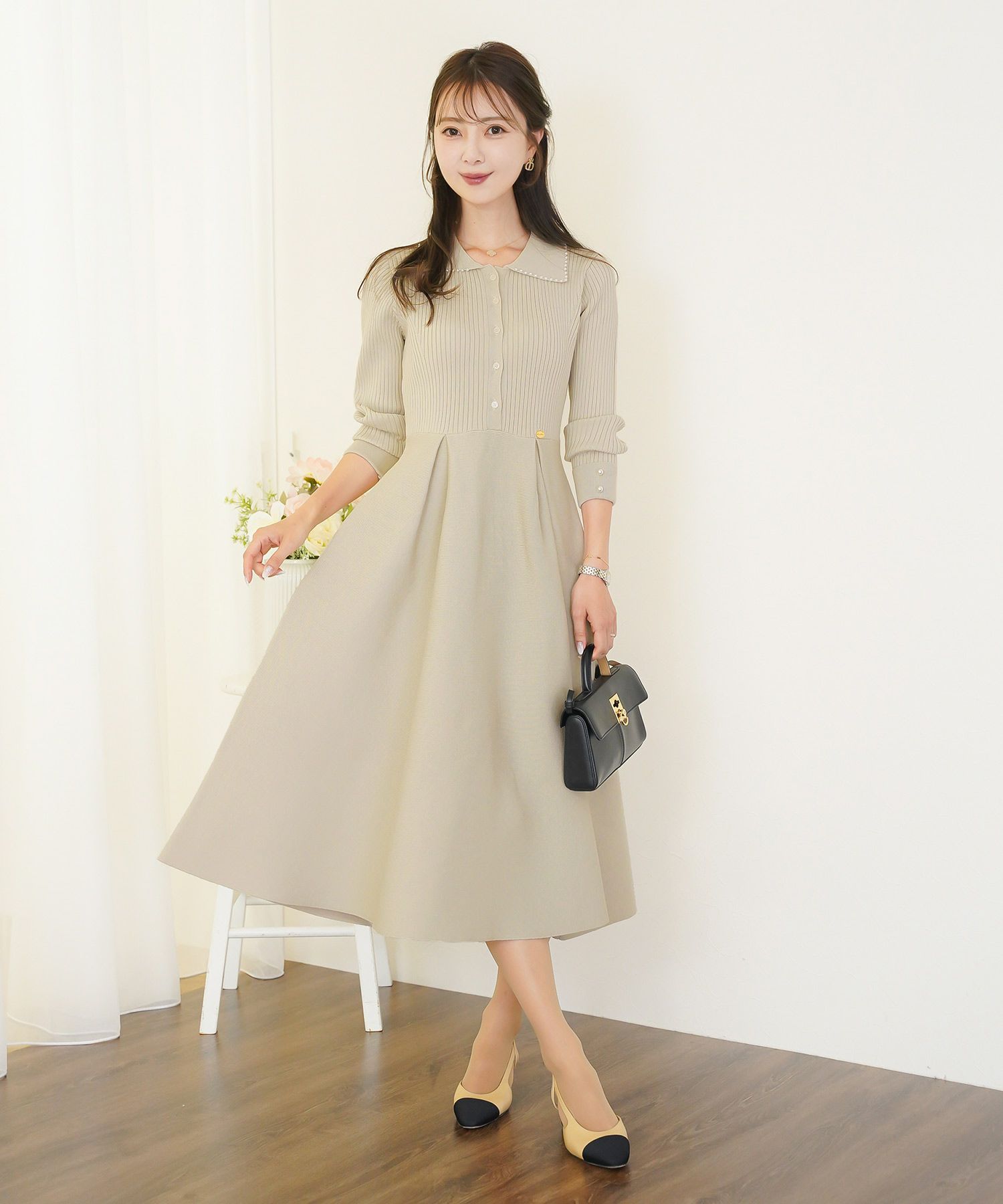 レディース/ワンピース/ニットワンピース/ニット/襟/パール/トリム/長袖/ロング/ミモレ/フレアシルエット/タック/前あき/ピンクベージュ/ブルーグレー/ネイビー/上品/エレガント/フェミニン/大人/新色/チャコール/ベージュ/エクリュ