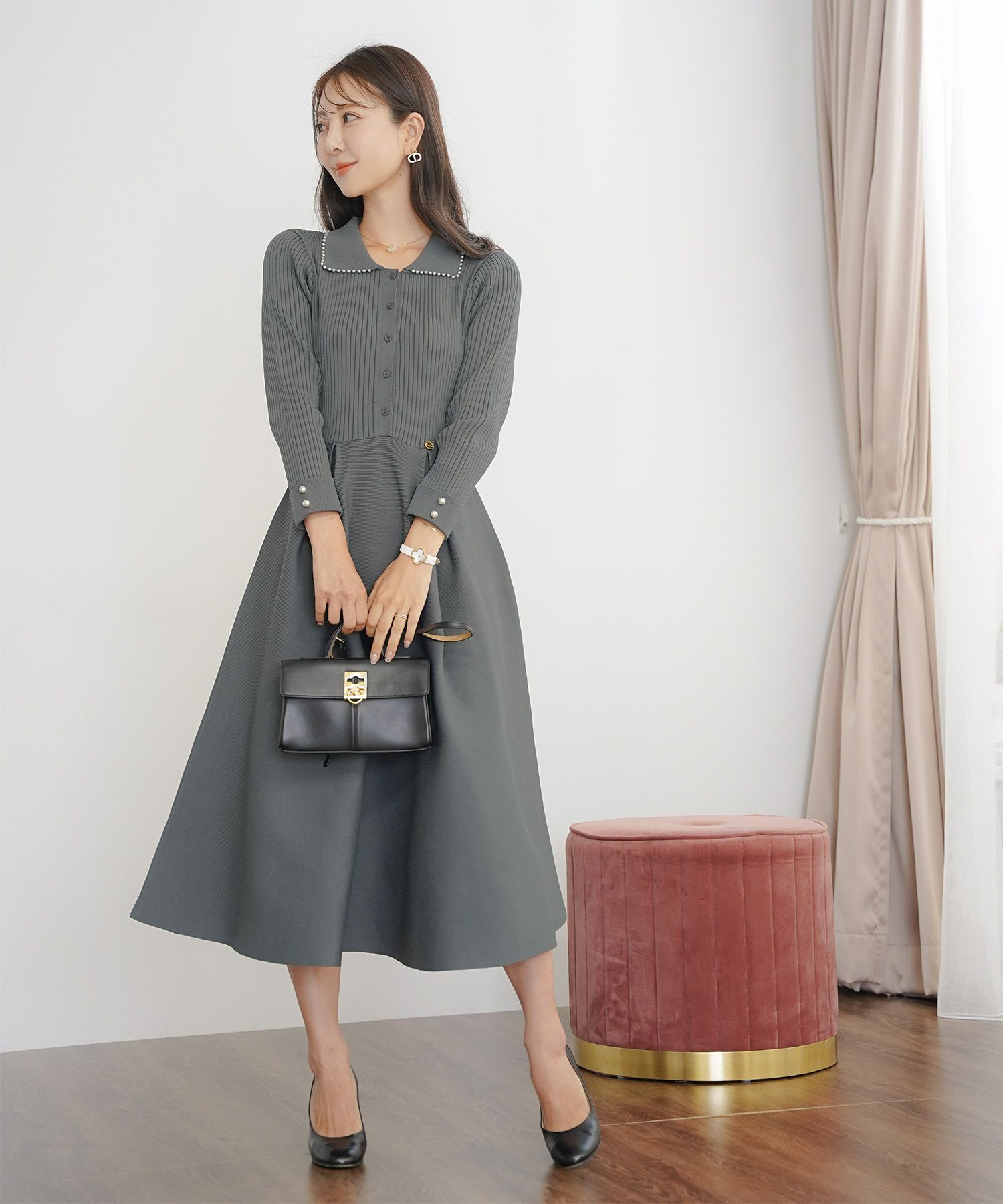 レディース/ワンピース/ニットワンピース/ニット/襟/パール/パールトリム/リブ編み/長袖/ロング/ミモレ/フレアシルエット/タック/前あき/ピンクベージュ/ブルーグレー/ネイビー/上品/エレガント/フェミニン/大人