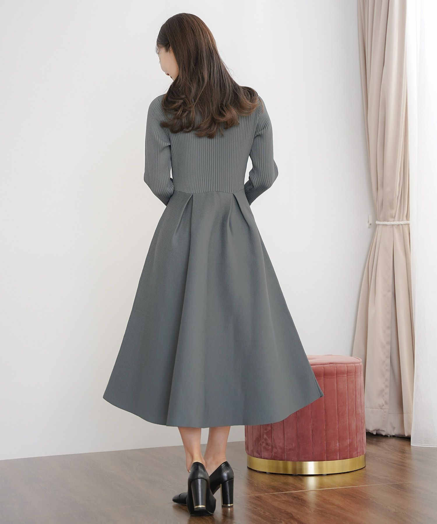 レディース/ワンピース/ニットワンピース/ニット/襟/パール/トリム/長袖/ロング/ミモレ/フレアシルエット/タック/前あき/ピンクベージュ/ブルーグレー/ネイビー/上品/エレガント/フェミニン/大人/新色/チャコール/ベージュ/エクリュ