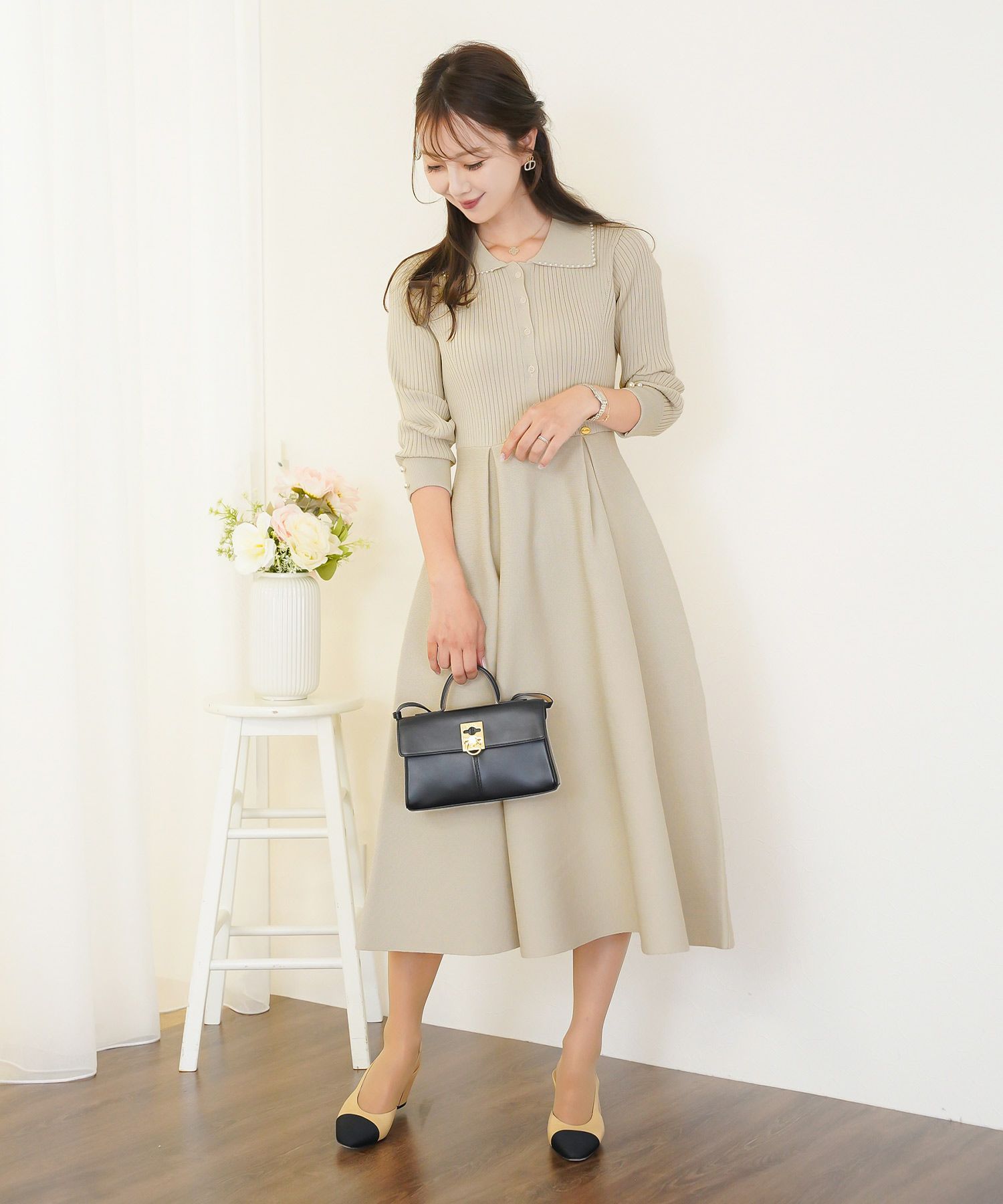 レディース/ワンピース/ニットワンピース/ニット/襟/パール/トリム/長袖/ロング/ミモレ/フレアシルエット/タック/前あき/ピンクベージュ/ブルーグレー/ネイビー/上品/エレガント/フェミニン/大人/新色/チャコール/ベージュ/エクリュ