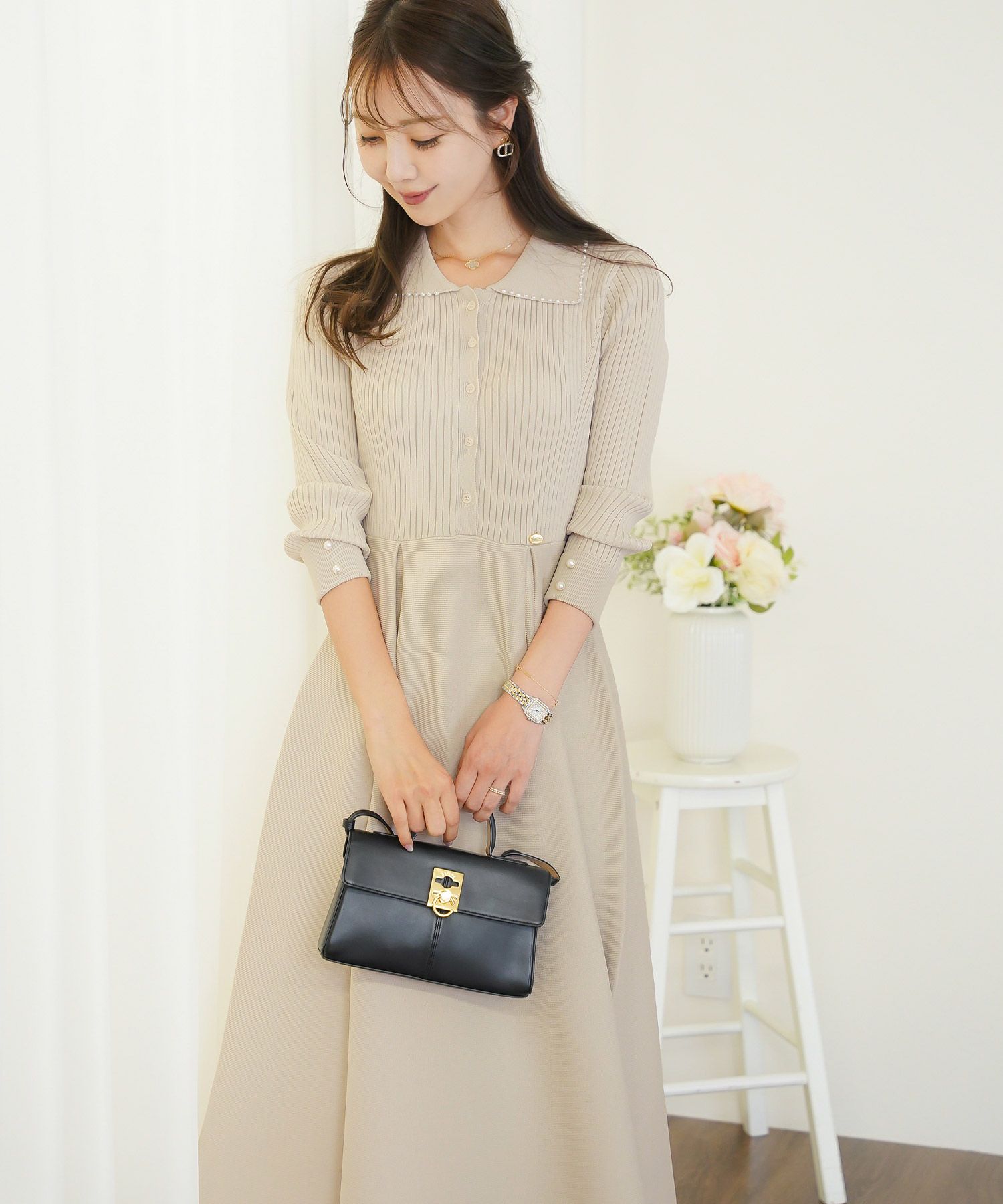 レディース/ワンピース/ニットワンピース/ニット/襟/パール/トリム/長袖/ロング/ミモレ/フレアシルエット/タック/前あき/ピンクベージュ/ブルーグレー/ネイビー/上品/エレガント/フェミニン/大人/新色/チャコール/ベージュ/エクリュ