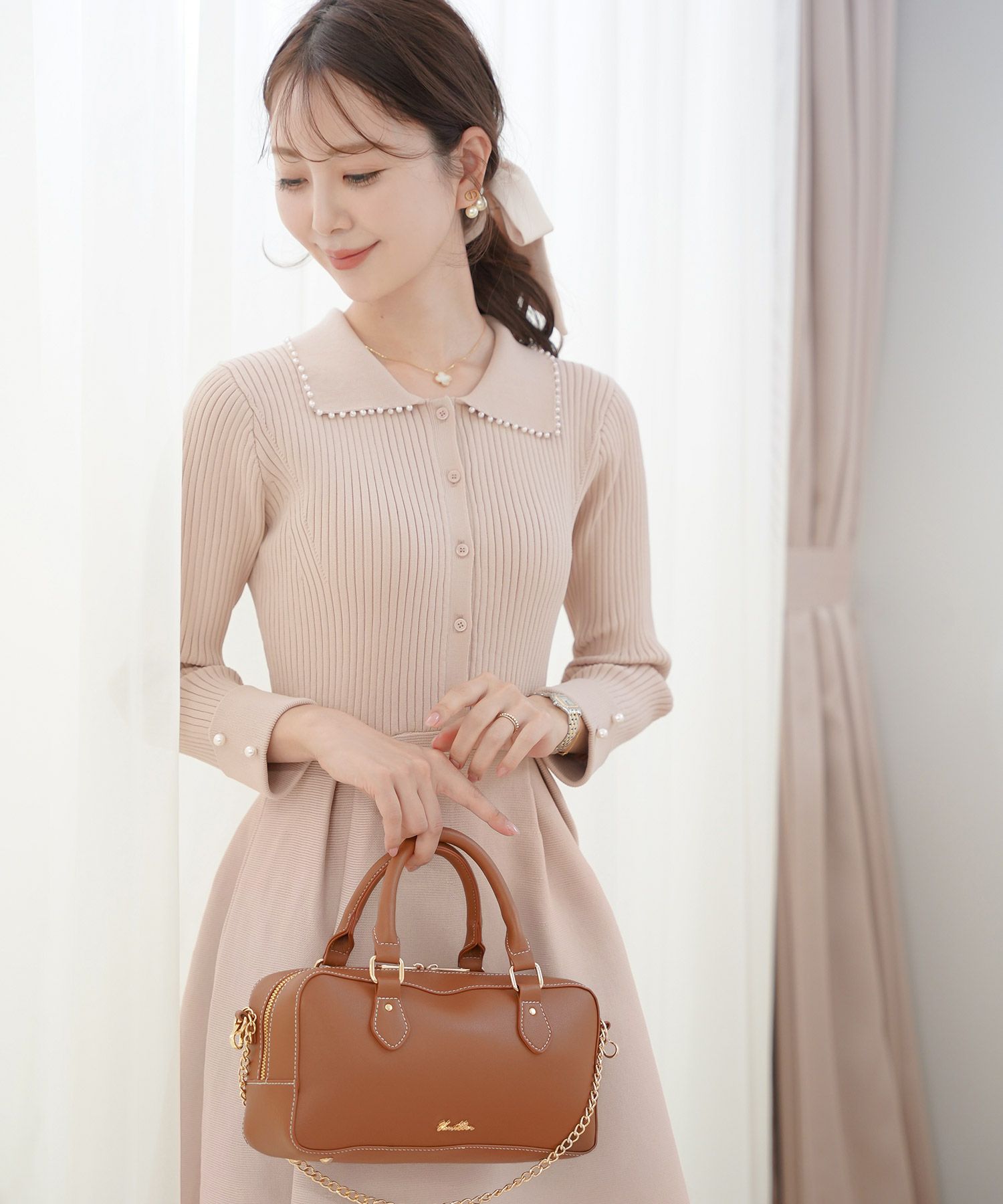 レディース/ワンピース/ニットワンピース/ニット/襟/パール/トリム/長袖/ロング/ミモレ/フレアシルエット/タック/前あき/ピンクベージュ/ブルーグレー/ネイビー/上品/エレガント/フェミニン/大人/新色/チャコール/ベージュ/エクリュ