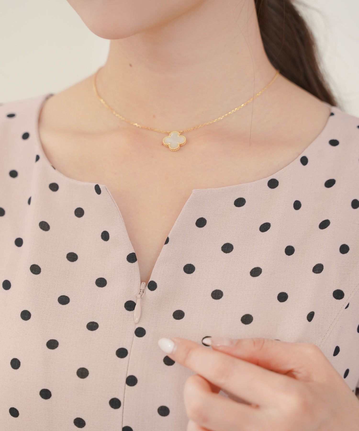 レディース/ワンピース/リネン/麻/袖リボン/リボン/デザイン/フロントファスナー/授乳/ママ/デイリー/お出かけ/普段/日常/ランチ/春/夏/ドット柄/ドット/プリント/アイボリー/ダスティピンク/ブラック/フェミニン/上品/エレガント/かわいい/大人