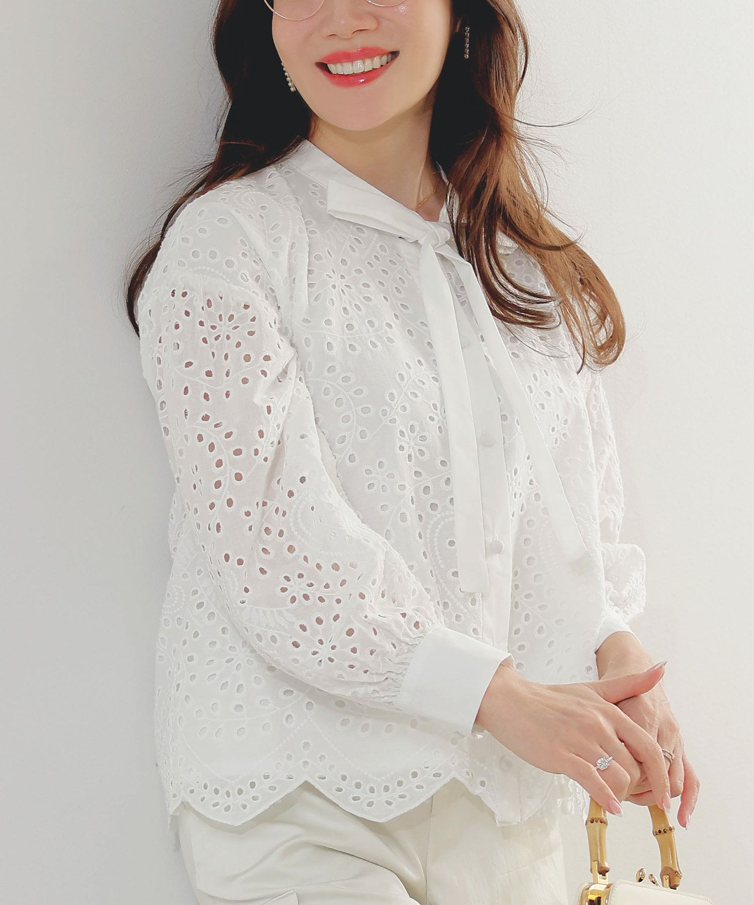 手洗い可体型カバーオフィス裾カットくるみ釦おしゃれフェミニン上品大人可愛いきれいめ春白黒ジョイントスペース