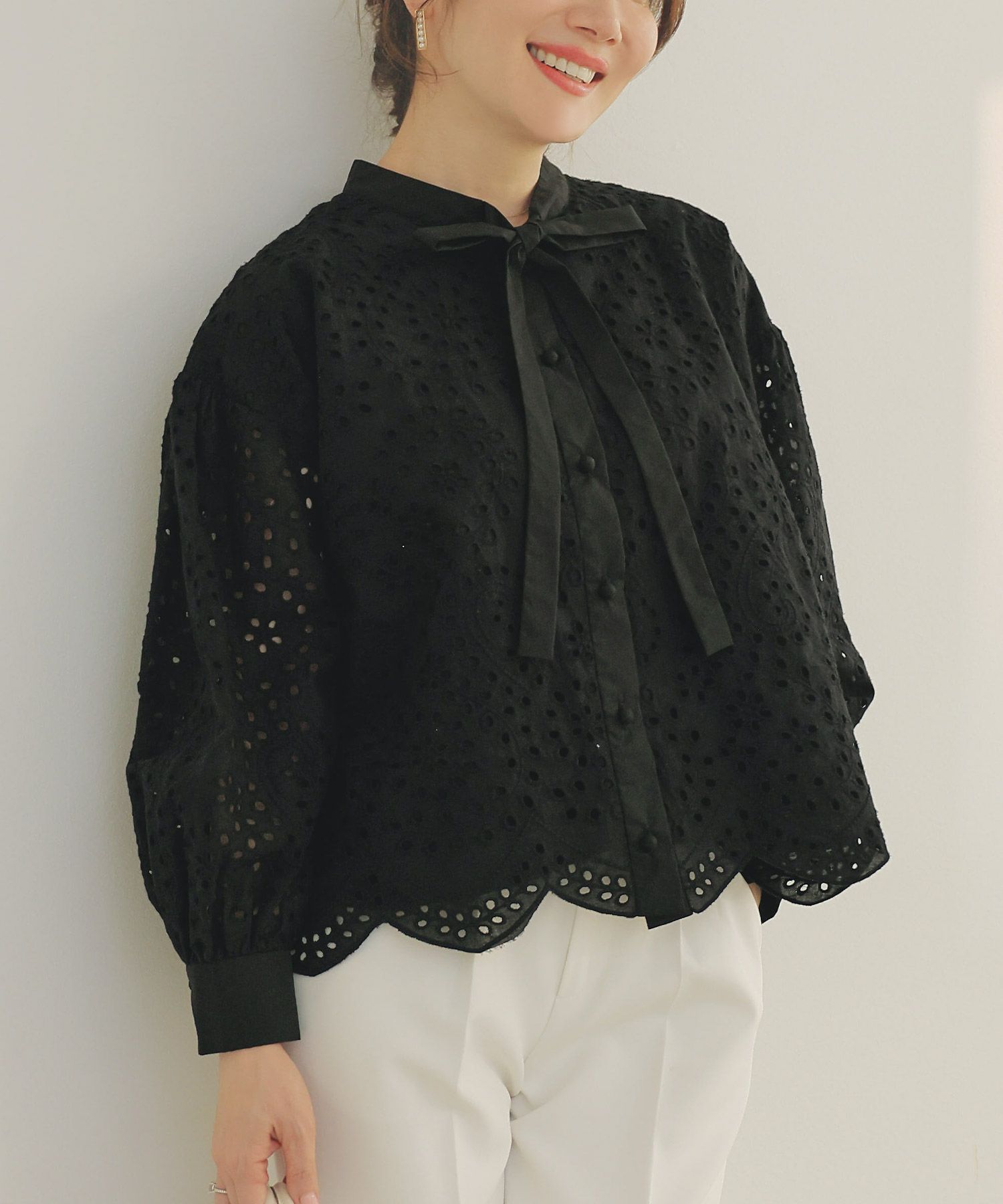 手洗い可体型カバーオフィス裾カットくるみ釦おしゃれフェミニン上品大人可愛いきれいめ春白黒ジョイントスペース