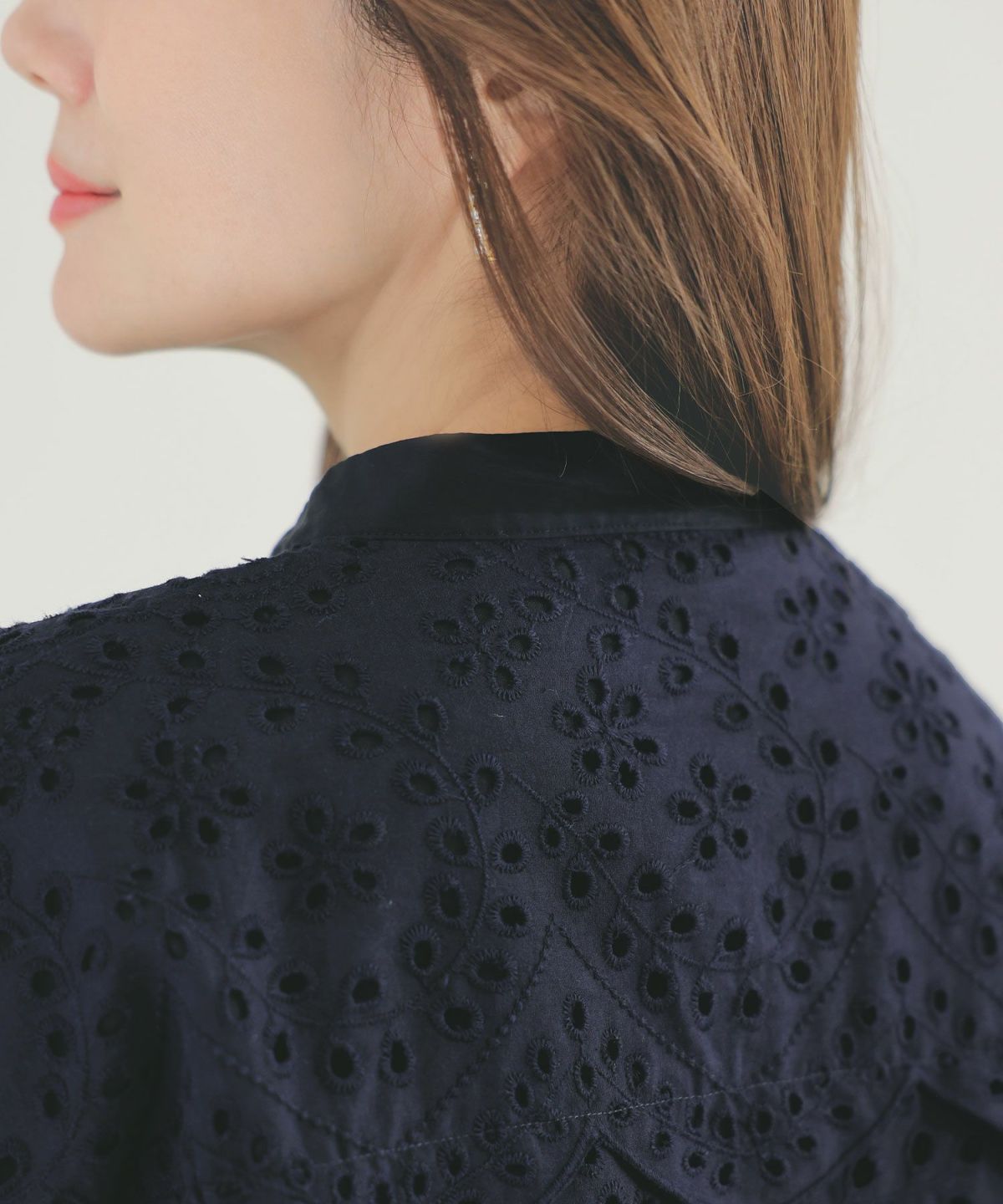 手洗い可体型カバーオフィス裾カットくるみ釦おしゃれフェミニン上品大人可愛いきれいめ春白黒ジョイントスペース