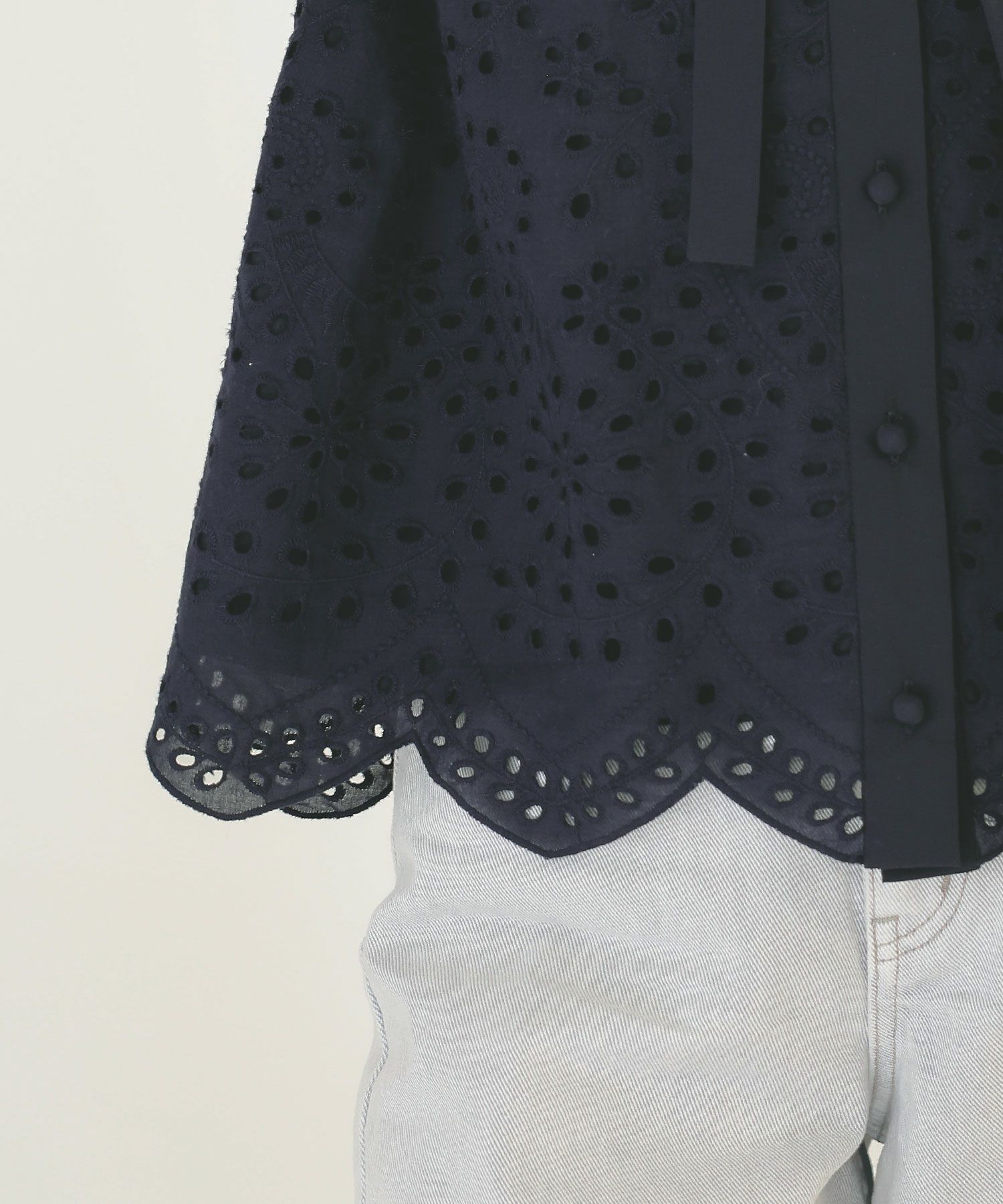 手洗い可体型カバーオフィス裾カットくるみ釦おしゃれフェミニン上品大人可愛いきれいめ春白黒ジョイントスペース