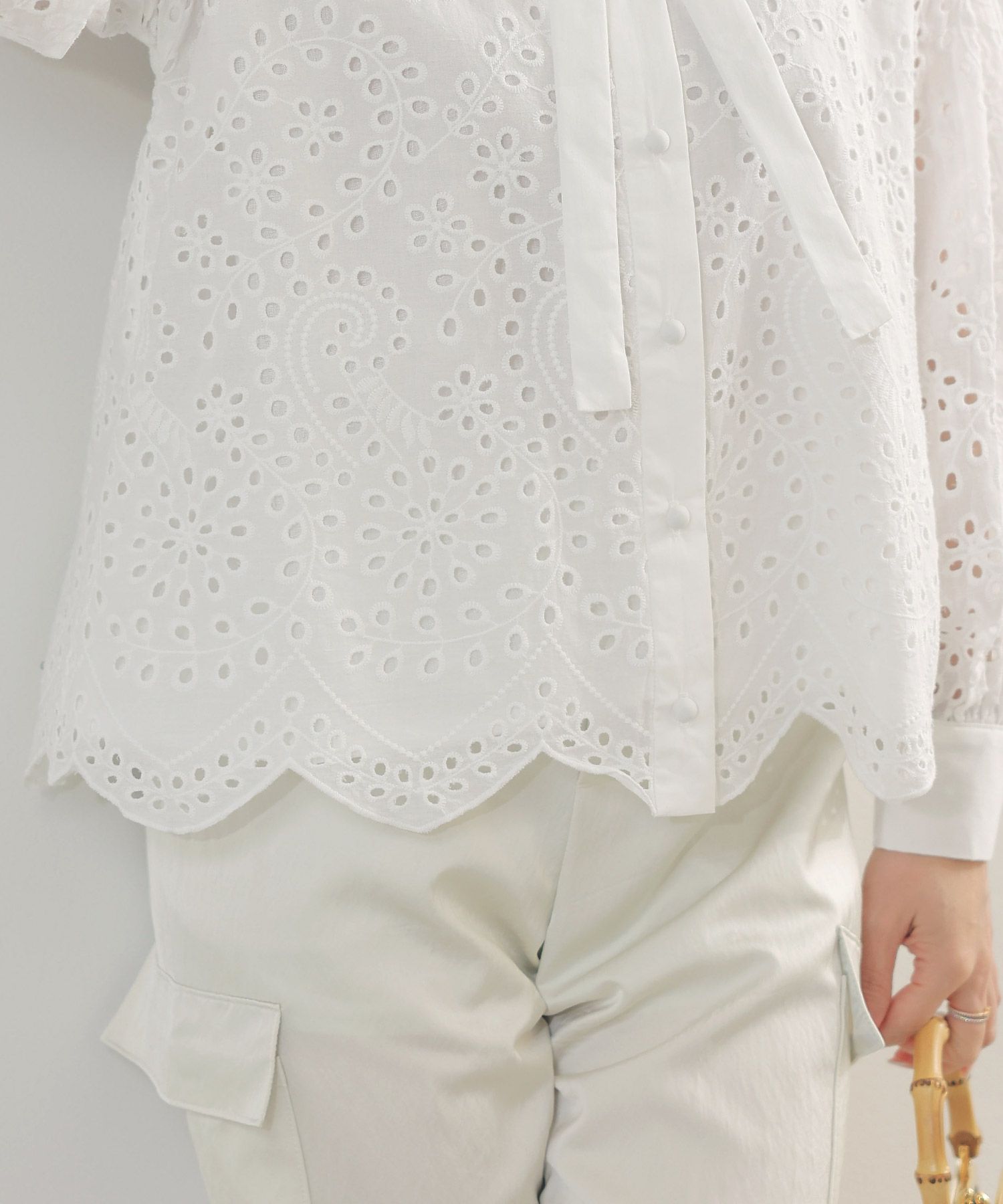 手洗い可体型カバーオフィス裾カットくるみ釦おしゃれフェミニン上品大人可愛いきれいめ春白黒ジョイントスペース