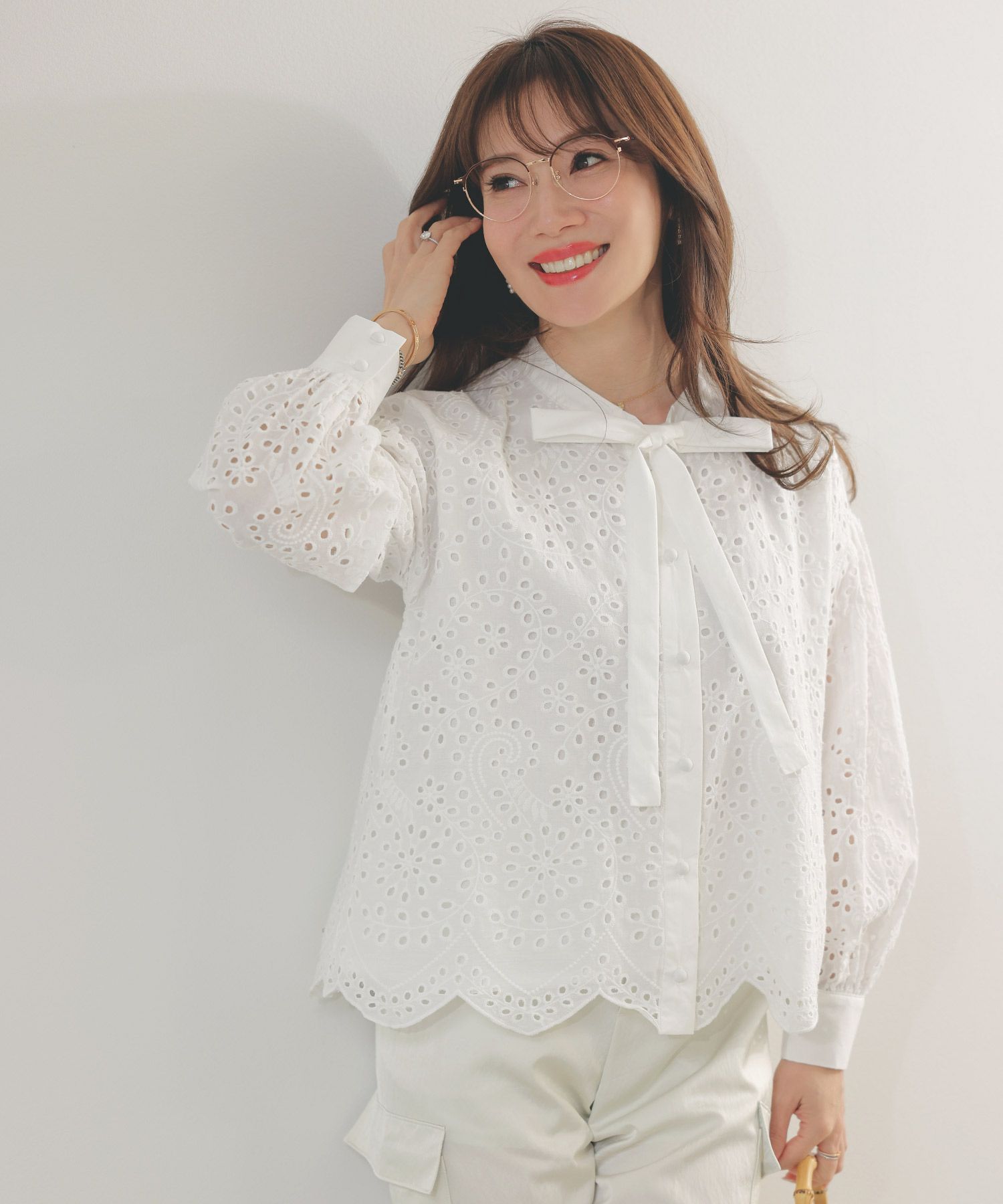 手洗い可体型カバーオフィス裾カットくるみ釦おしゃれフェミニン上品大人可愛いきれいめ春白黒ジョイントスペース