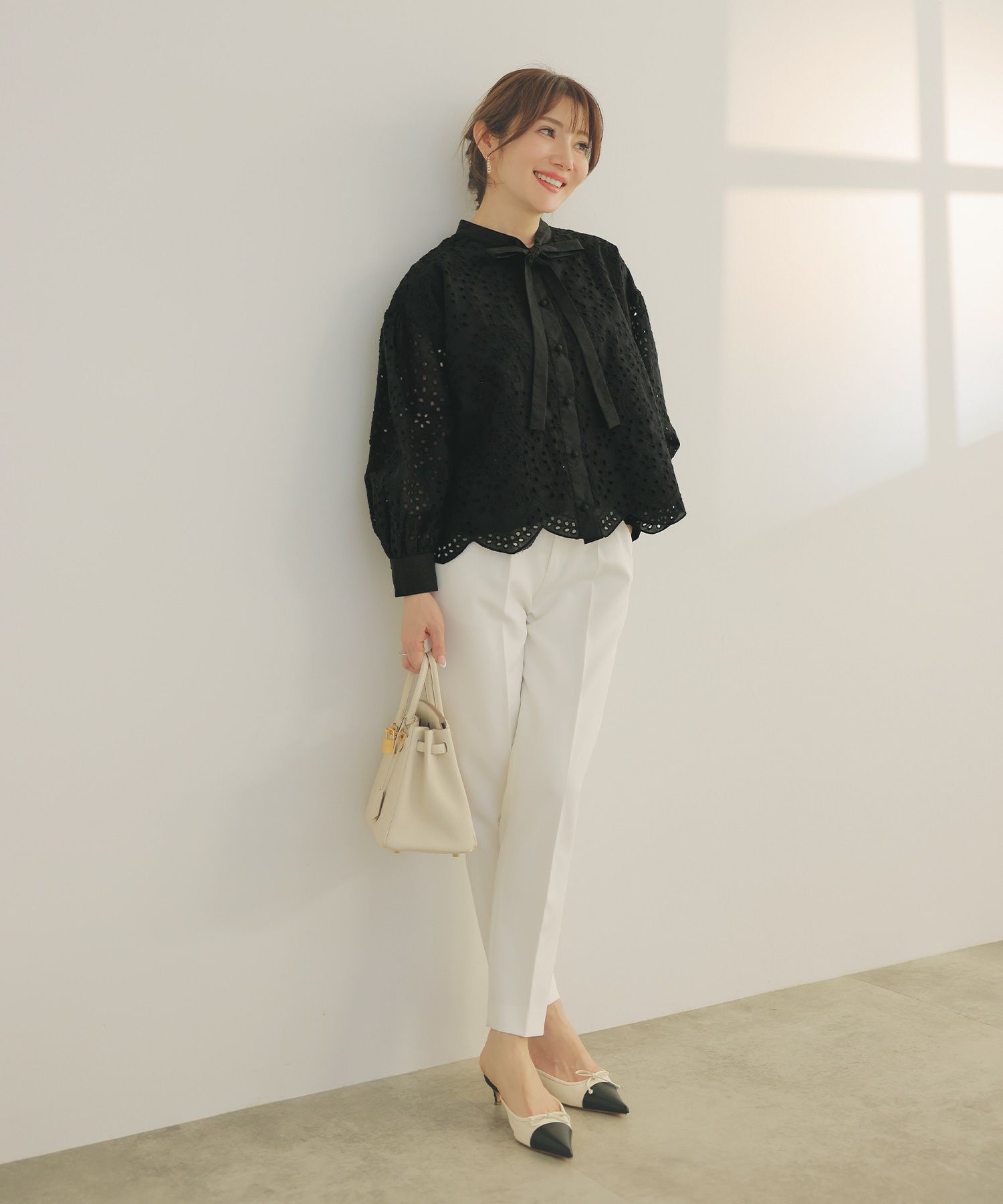 手洗い可体型カバーオフィス裾カットくるみ釦おしゃれフェミニン上品大人可愛いきれいめ春白黒ジョイントスペース