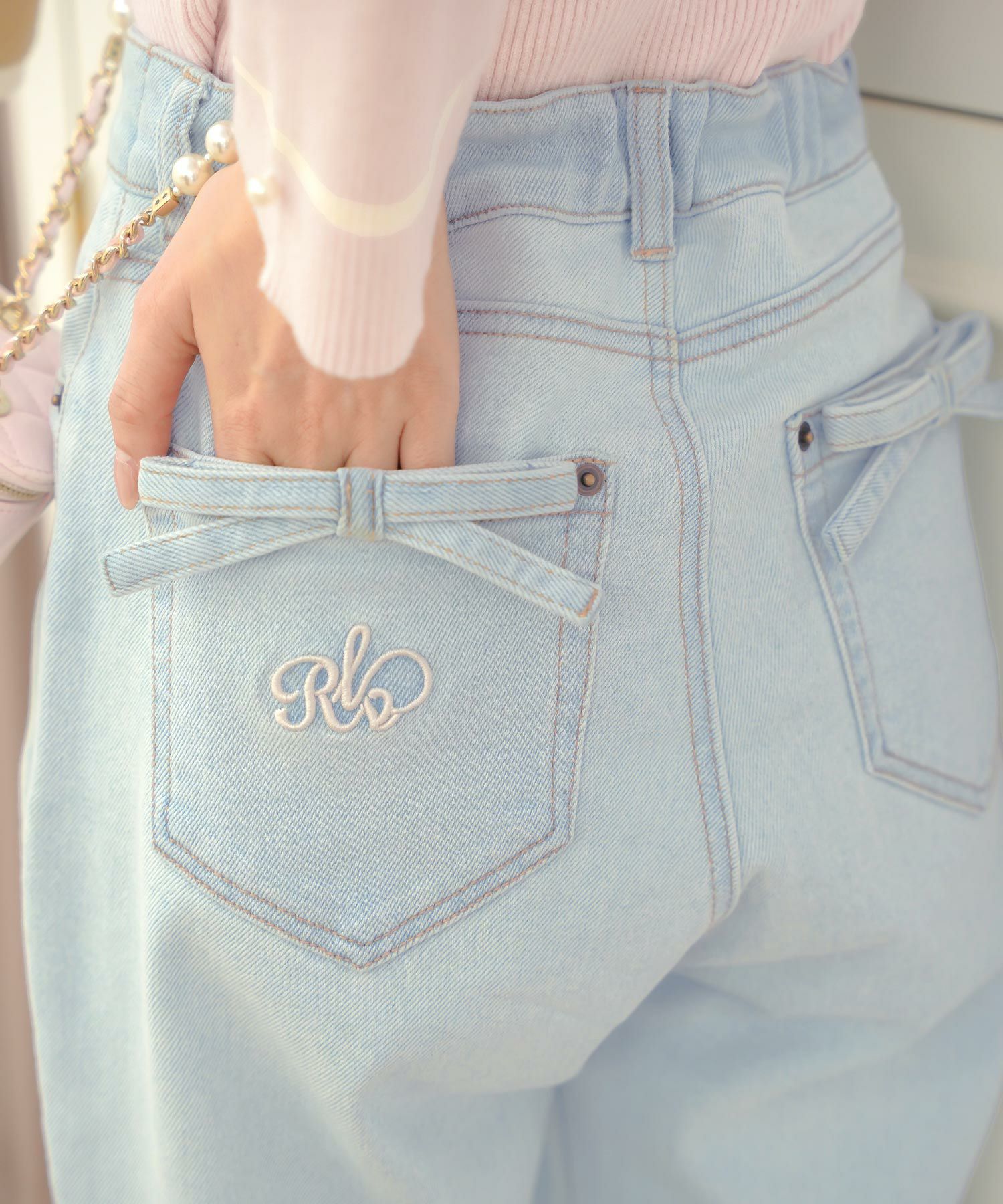 レディース/ボトムス/パンツ/デニムパンツ/ウエスト調整/ゴム/伸縮性/ストレッチ/刺繍/リボン/ライトブルー/ピンク/インディゴ/ネイビー/トレンド/ポケット/フルレングス/カジュアル/フェミニン/エレガント/上品/ママ/公園/夏/春/秋/冬/オールシーズン/かわいい