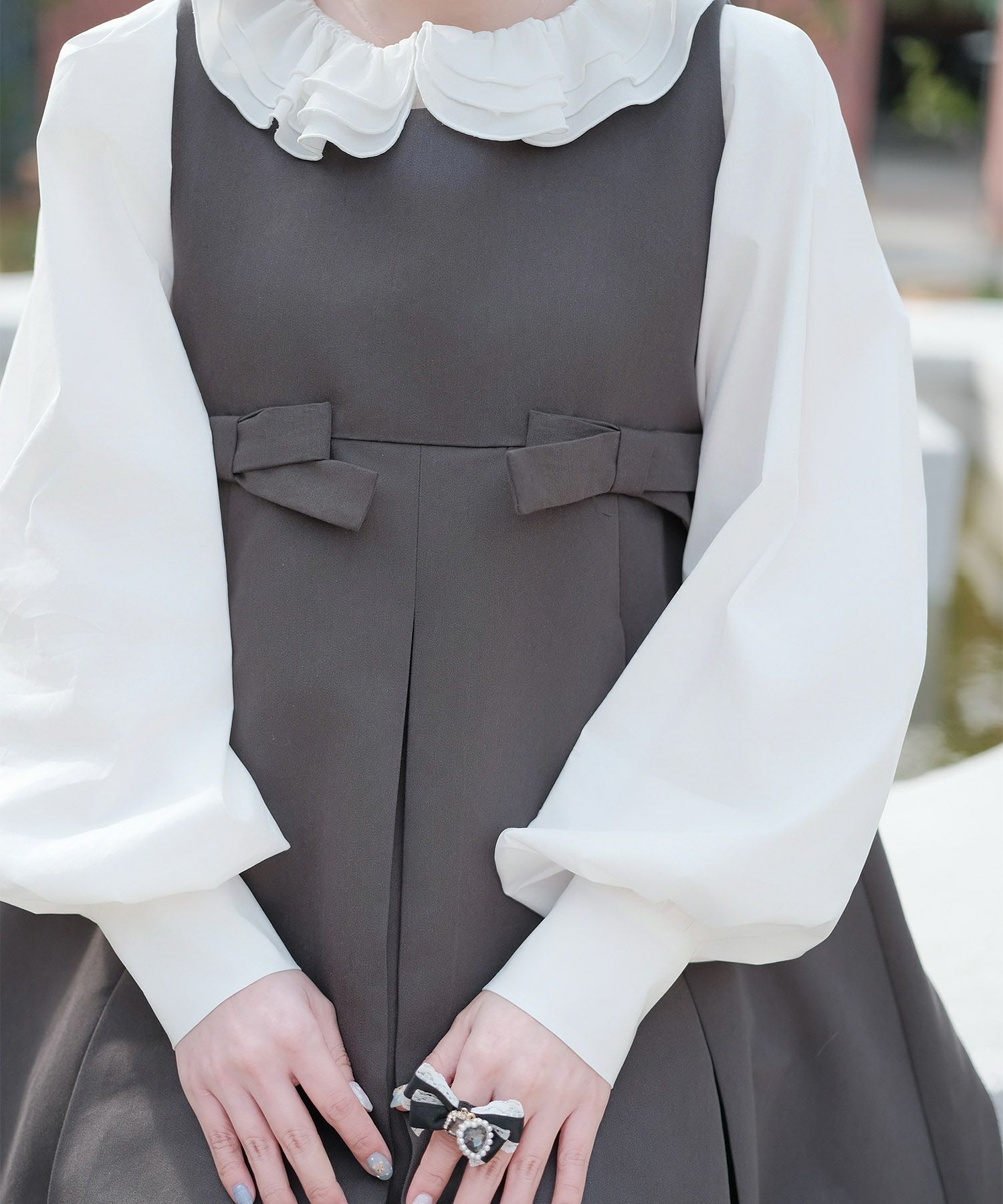 フリルカラー ボリュームスリーブ ドールライク レイヤード ホワイト/チャコール/M