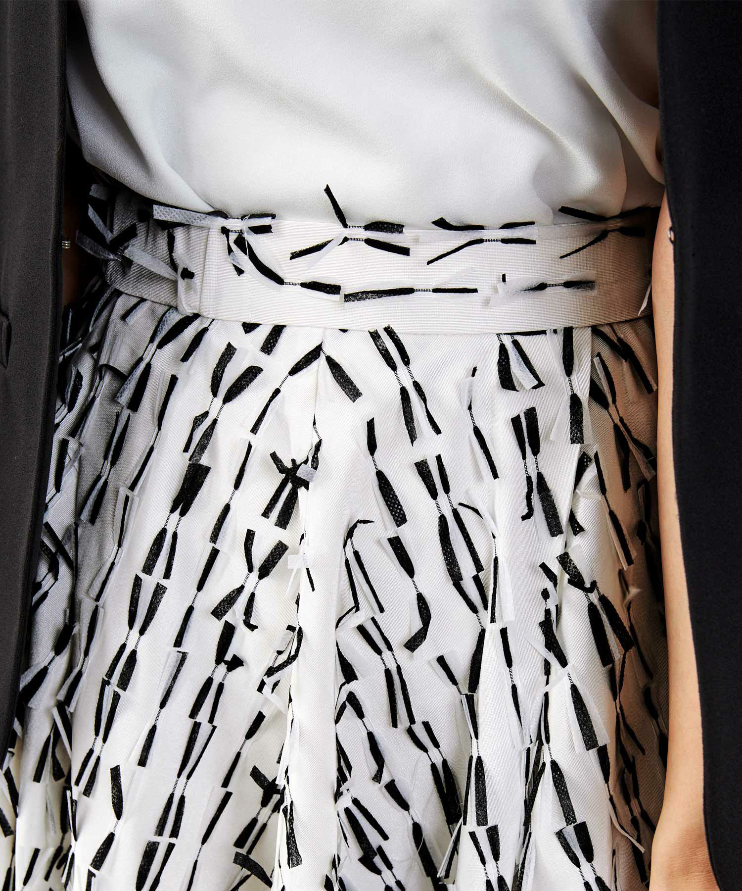 手洗い可上品きれいめエレガントフリンジモノトーン白黒ふんわりジョイントスペース