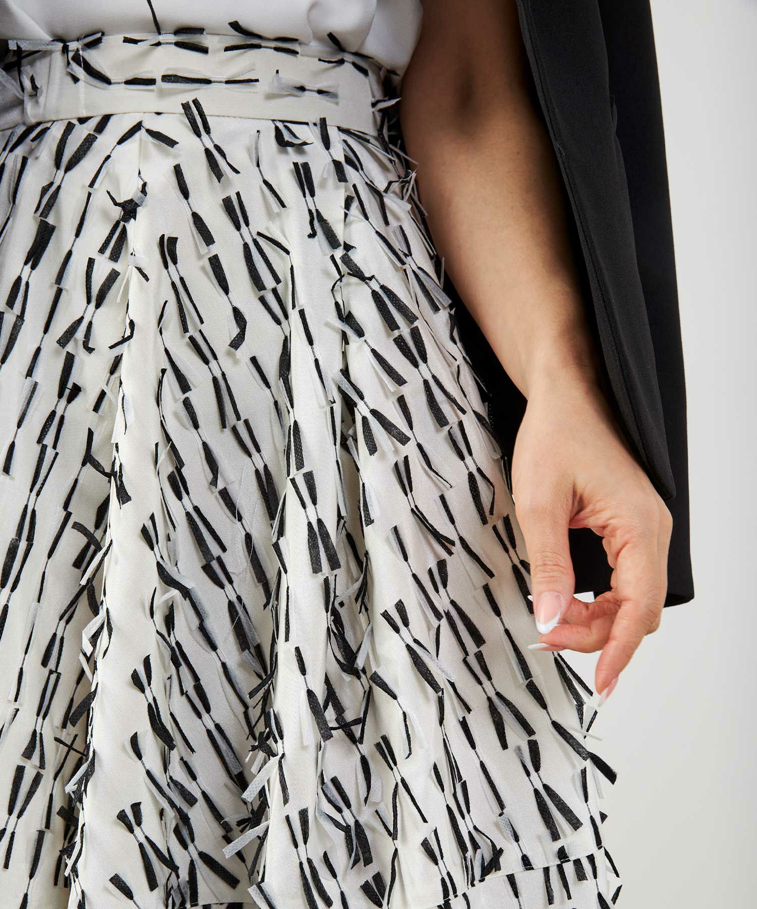 手洗い可上品きれいめエレガントフリンジモノトーン白黒ふんわりジョイントスペース