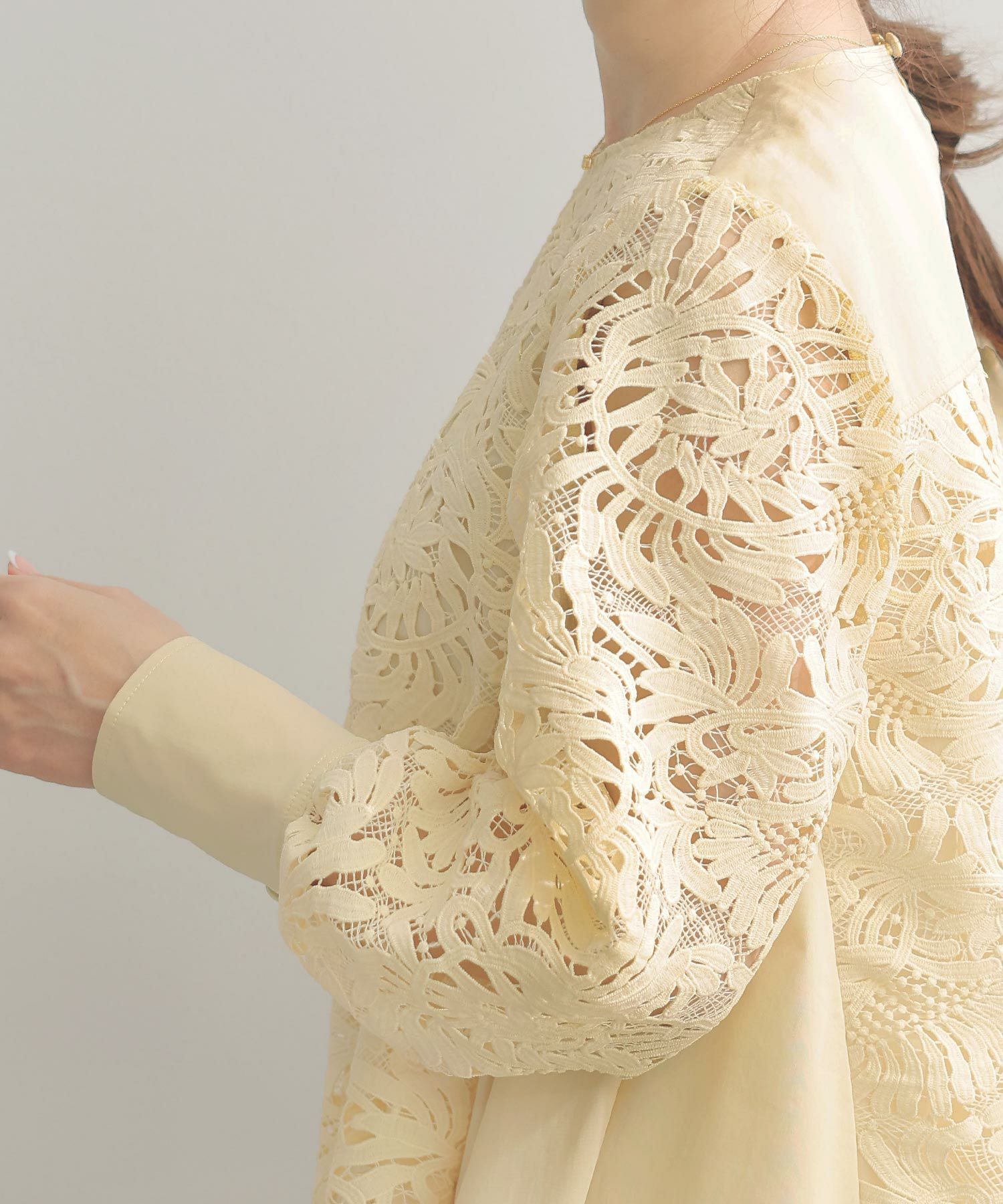 新色追加 手洗い可 オフィス おしゃれ フェミニン 透け感 涙開き カフス 上品 きれいめ 長袖 白 ジョイントスペース