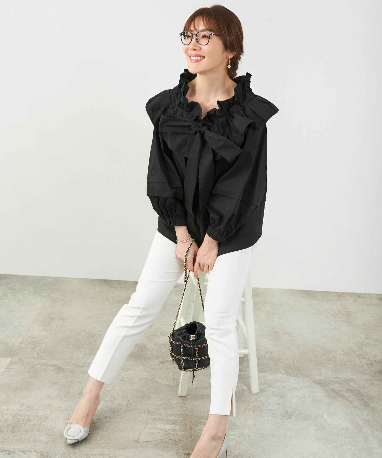 手洗い可体型カバーオフィスおしゃれフェミニン上品大人可愛いきれいめ春白黒ジョイントスペース