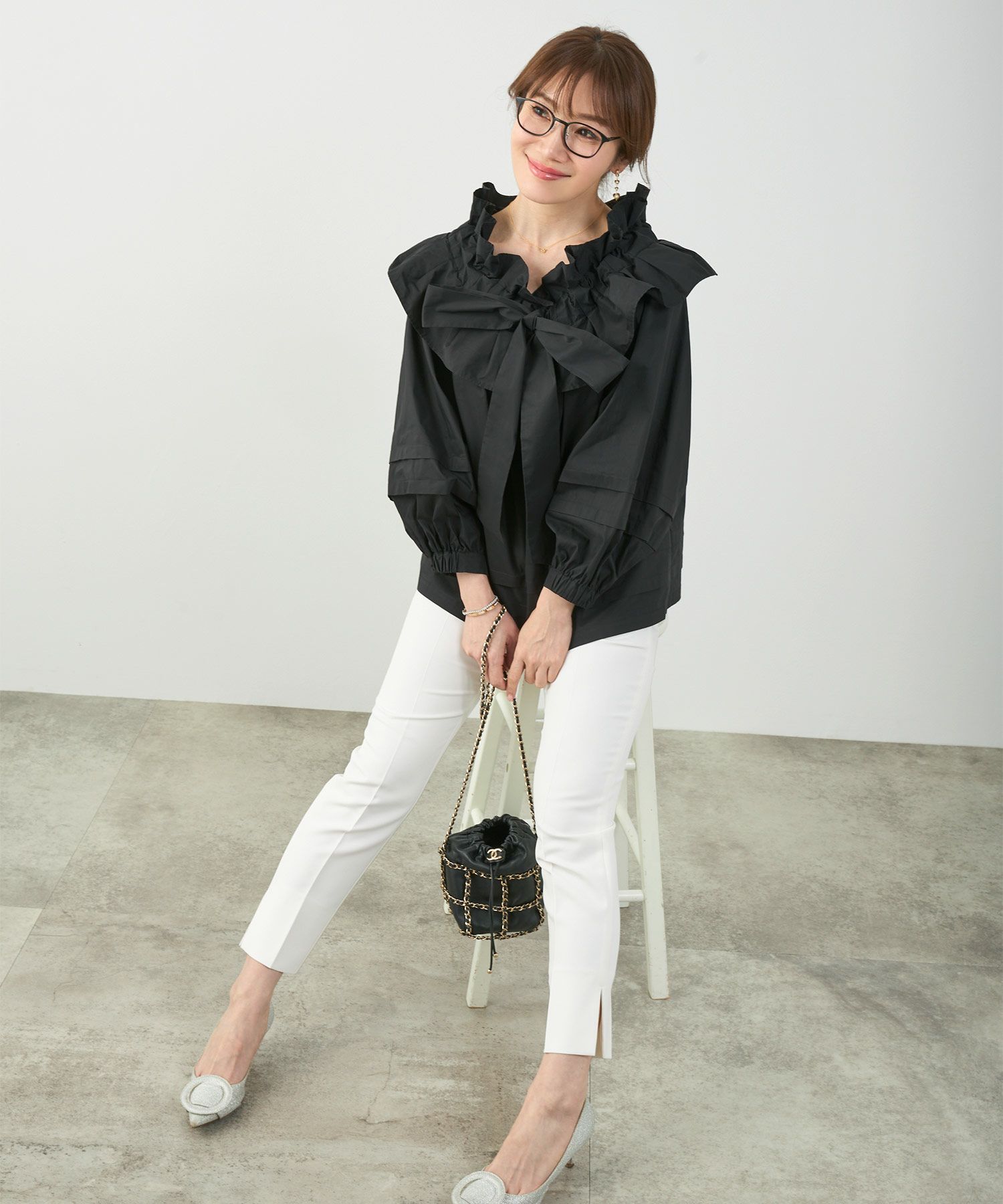 手洗い可体型カバーオフィスおしゃれフェミニン上品大人可愛いきれいめ春白黒ジョイントスペース