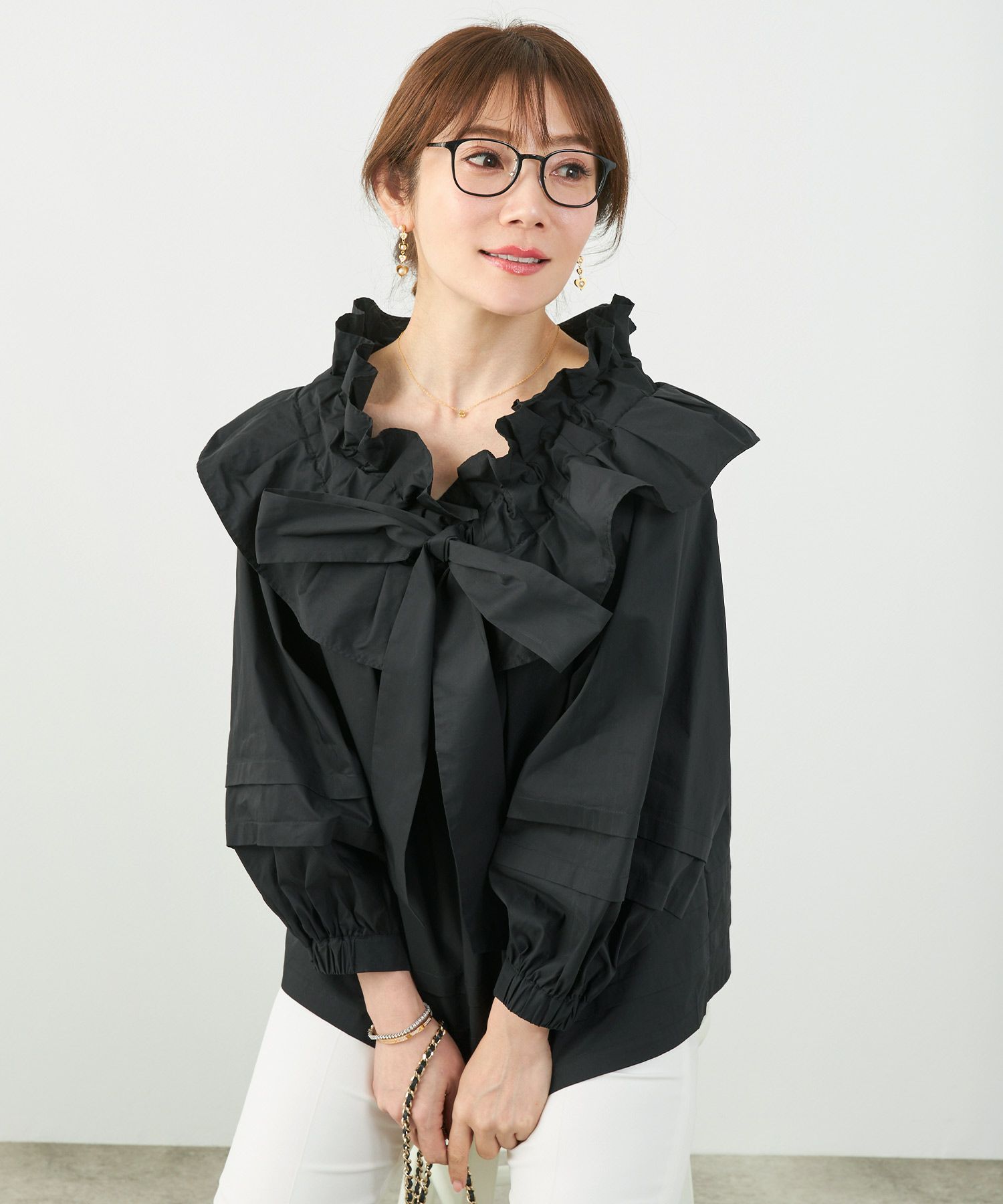 手洗い可体型カバーオフィスおしゃれフェミニン上品大人可愛いきれいめ春白黒ジョイントスペース