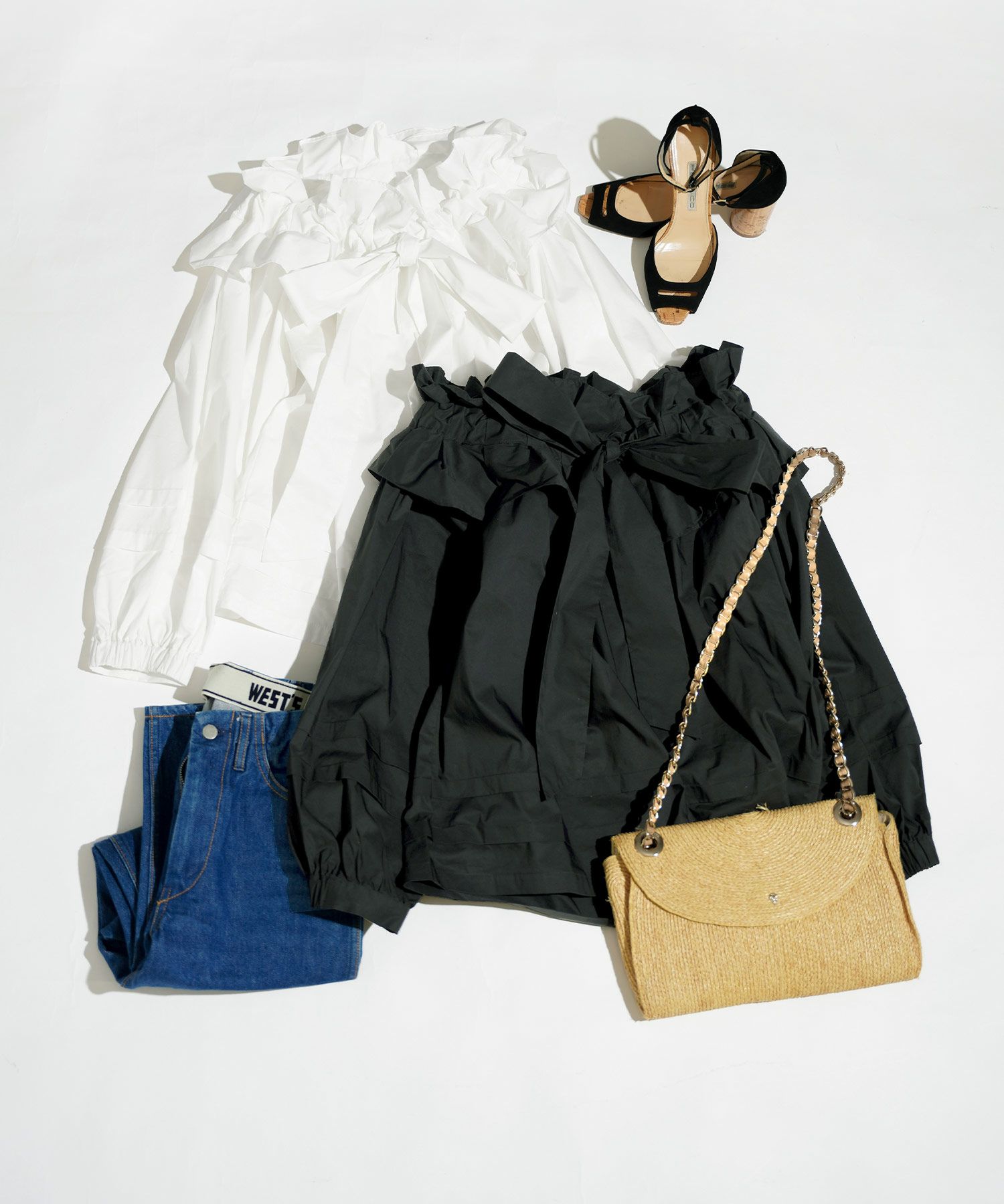 手洗い可体型カバーオフィスおしゃれフェミニン上品大人可愛いきれいめ春白黒ジョイントスペース